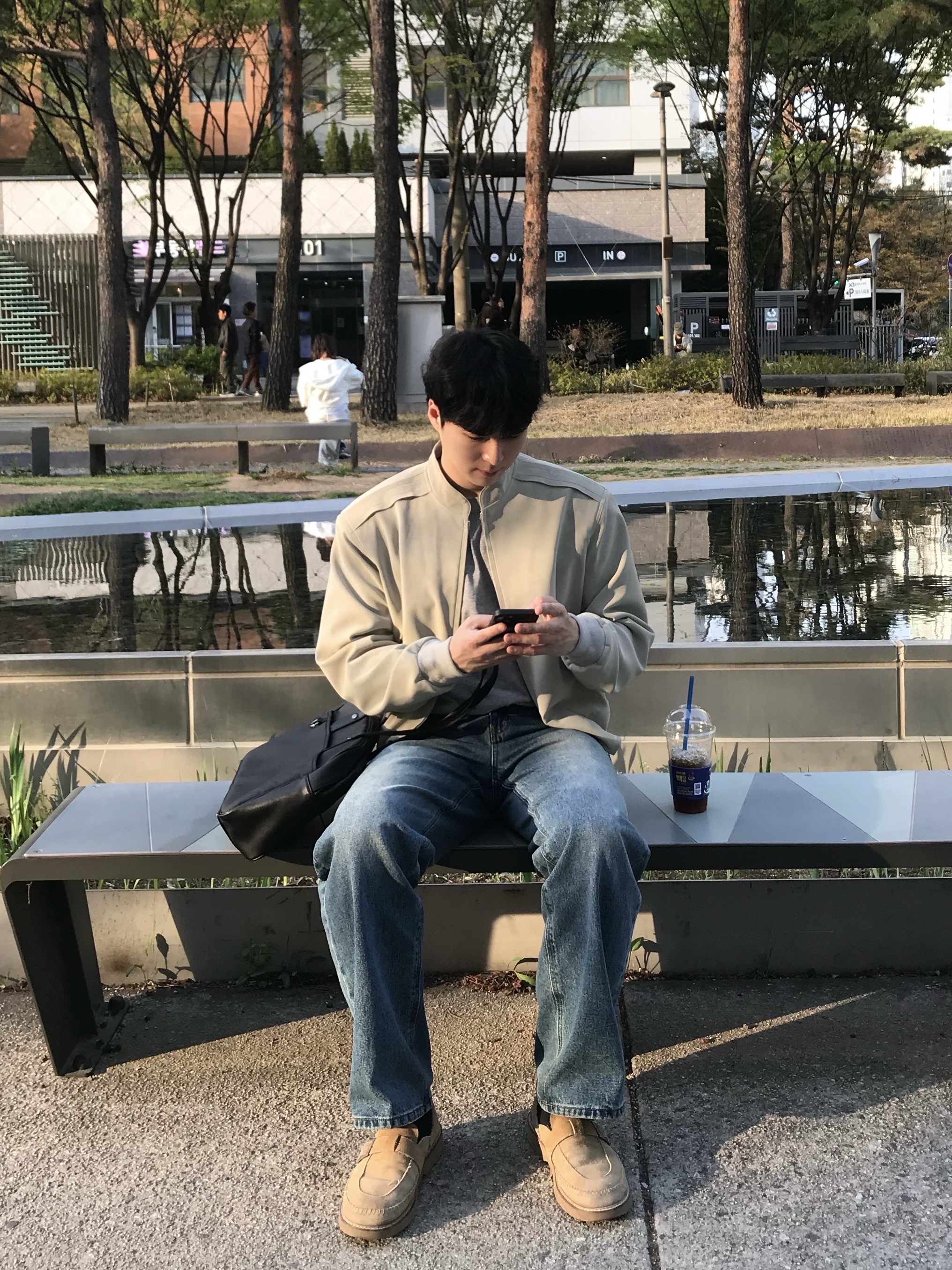 Haleine Velour Stand Collar Blouson Beige (XJ124) 착용 스타일 - 1