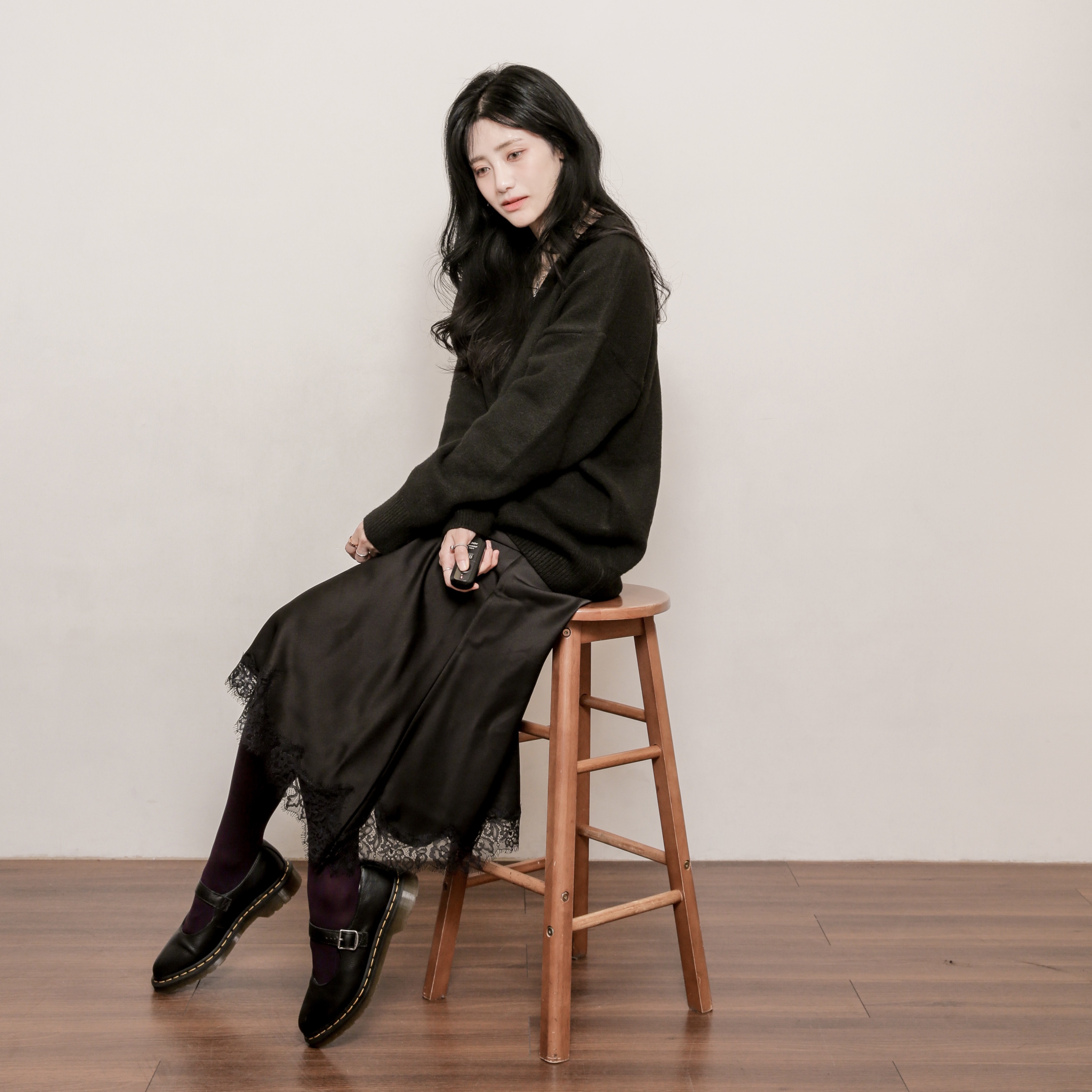 (W) Dr. Martens Elphie Virginia Leather Mary Jane Black, (W) Zara ZW Collection Satin Lace Dress Black 착용 스타일