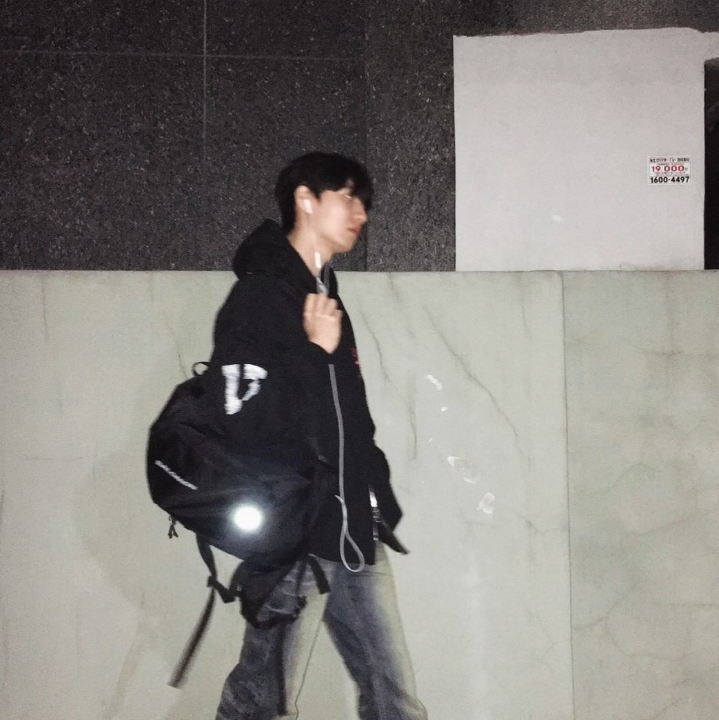 PACOSPLY Falling Angel Zip Up Hoodie Black, PACOSPLY Crushed Boots Jeans Rusty Blue 착용 스타일 - 2