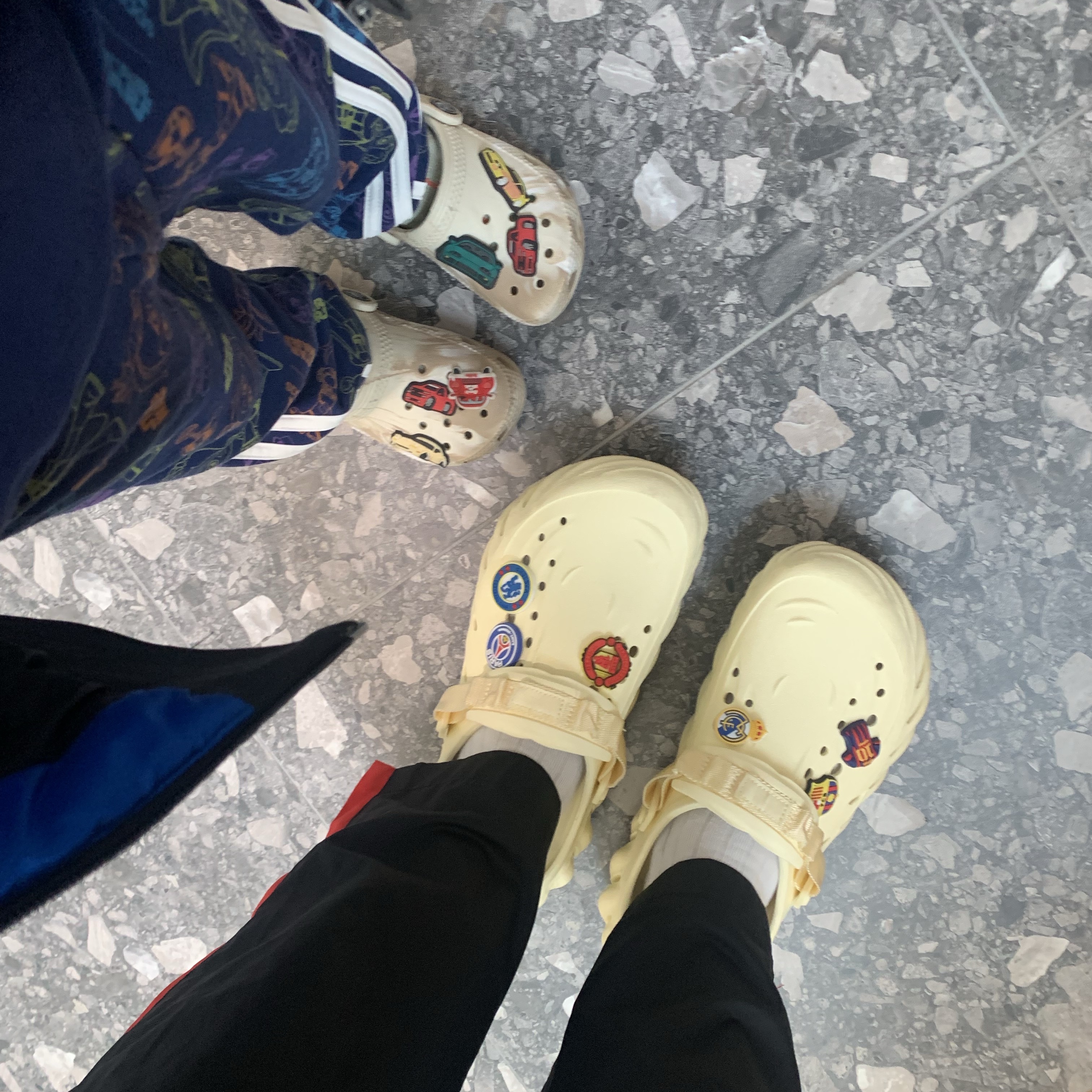 Crocs Echo Clog Buttercream 착용 스타일