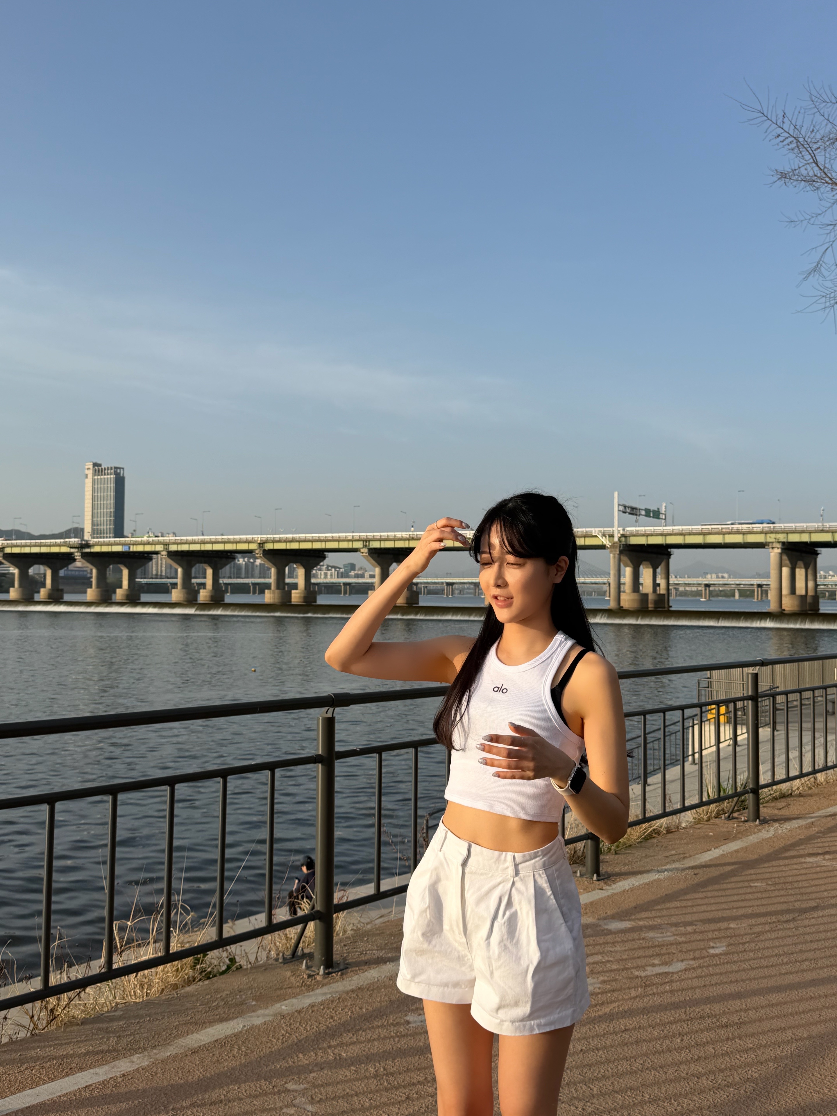(W) Alo Yoga Aspire Tank White, On Running Logo Socks White (3 Pack) 착용 스타일 - 3
