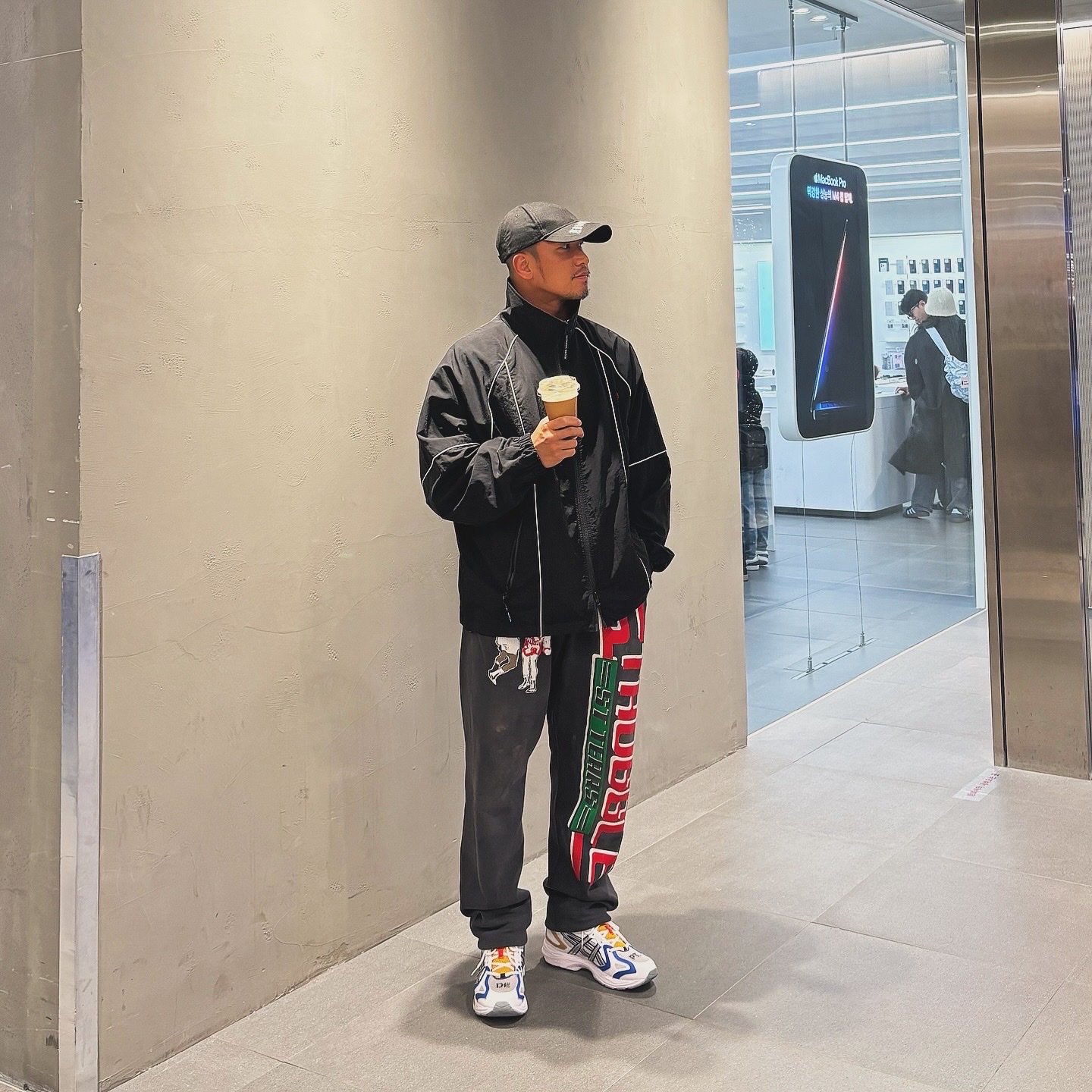 Asics x Gallery Dept. Gel-K1011 White Pure Silver, Saint Mxxxxxx × Denim Tears Struggle Sweatpants Black - 24SS 착용 스타일