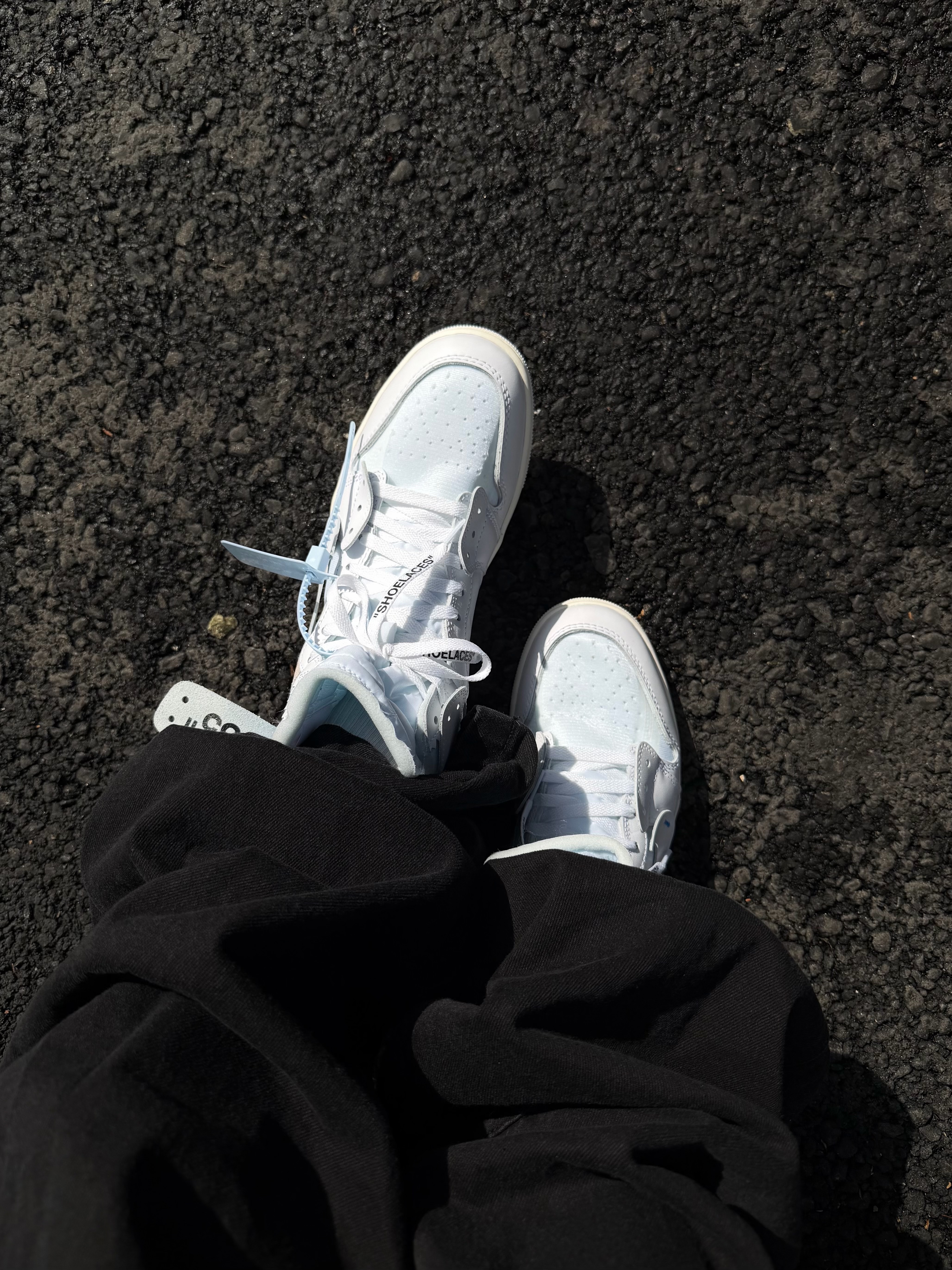 Jordan 1 x Virgil Abloh Archive Retro High Alaska White, Kamien x KOIN SEOUL K Logo Ball Cap Black 착용 스타일 - 7