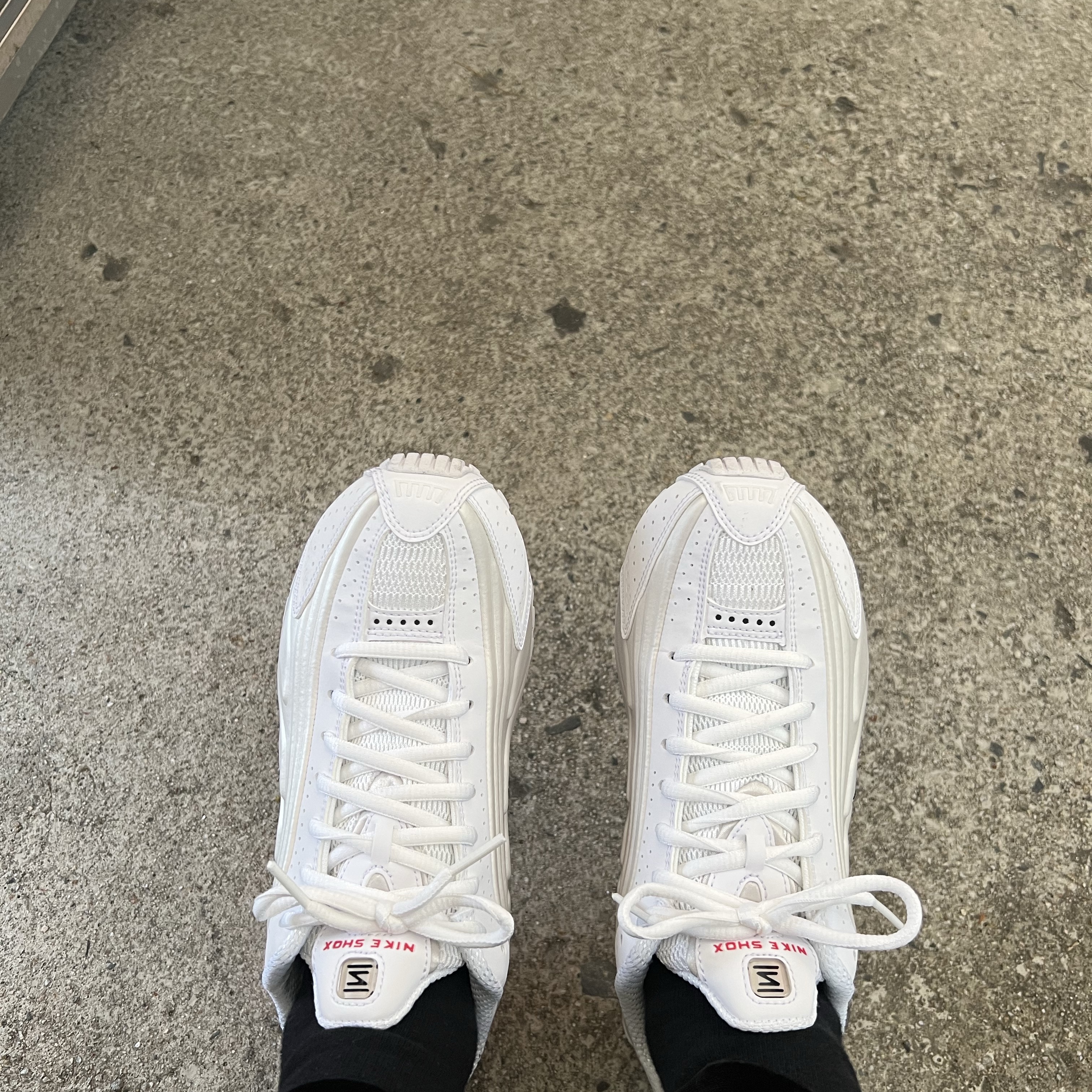 (W) Nike Shox R4 White Phantom 착용 스타일 - 3