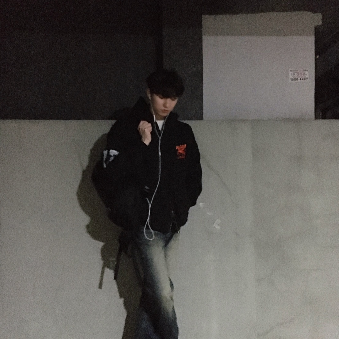 PACOSPLY Falling Angel Zip Up Hoodie Black, PACOSPLY Crushed Boots Jeans Rusty Blue 착용 스타일 - 3