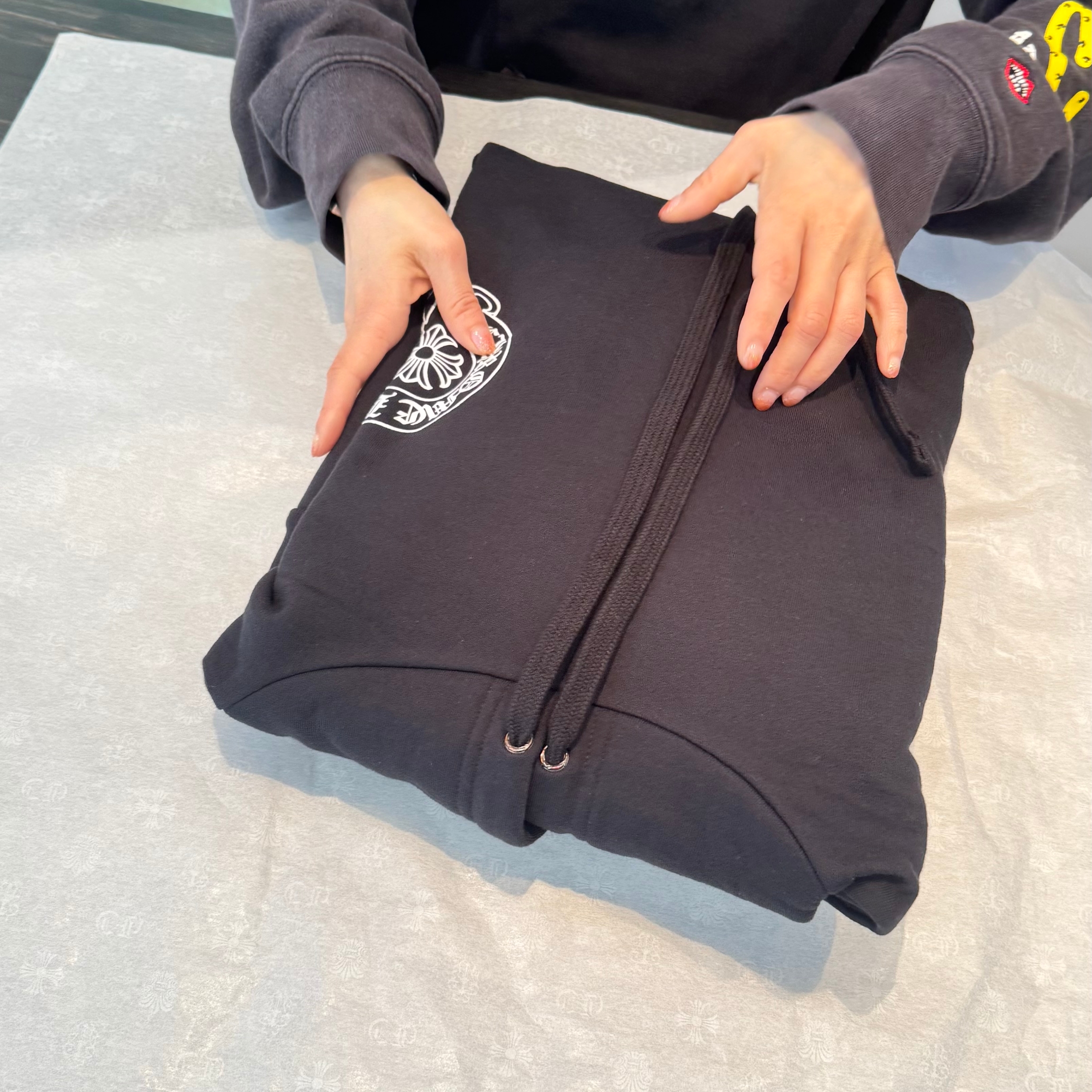 Supreme Side Mesh Camp Cap Black - 25SS, Supreme Worldwide Tricot Track Jacket Black - 25SS 착용 스타일 - 4