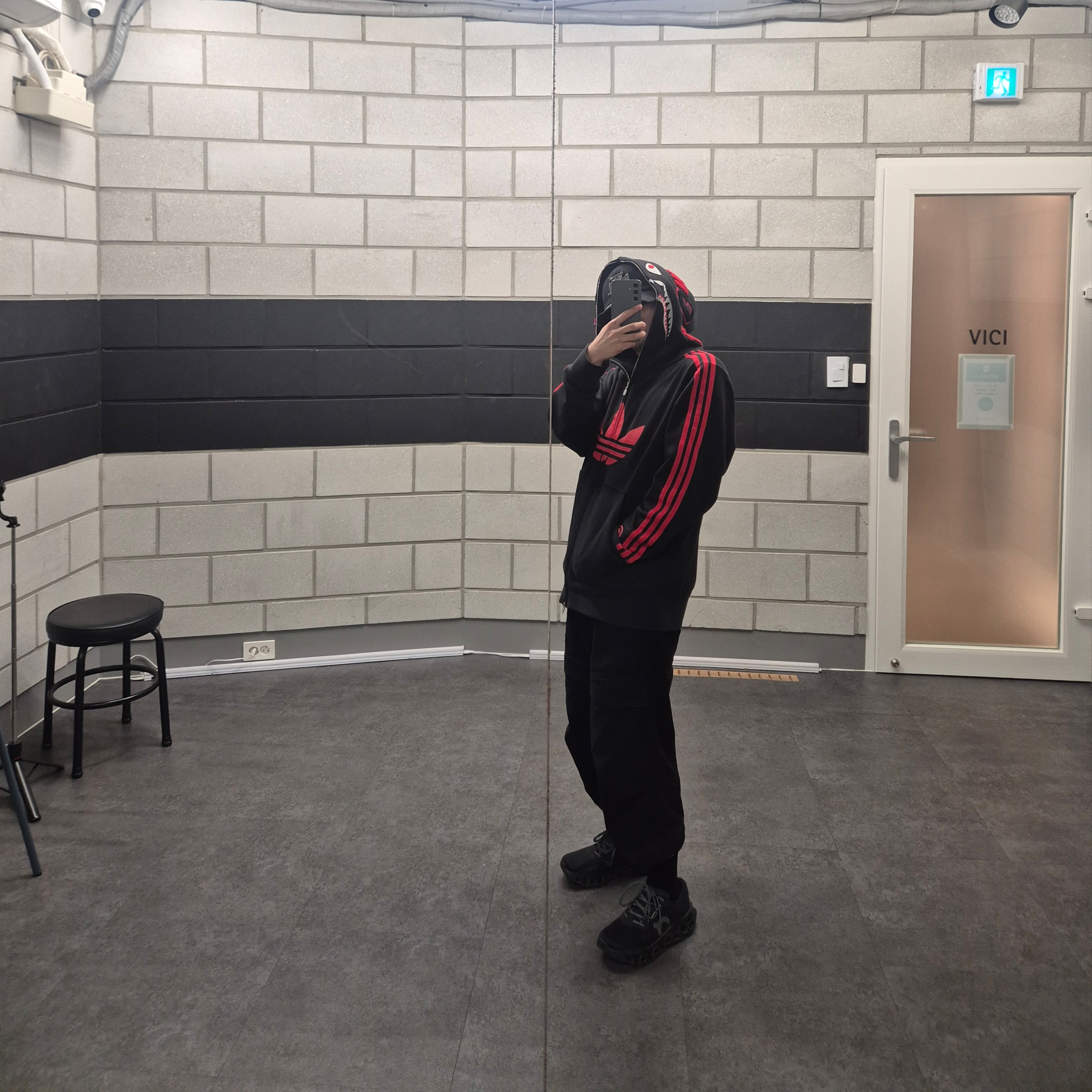Adidas x BAPE Ultimate Shark Hoodie Black - KR Sizing 착용 스타일 - 5