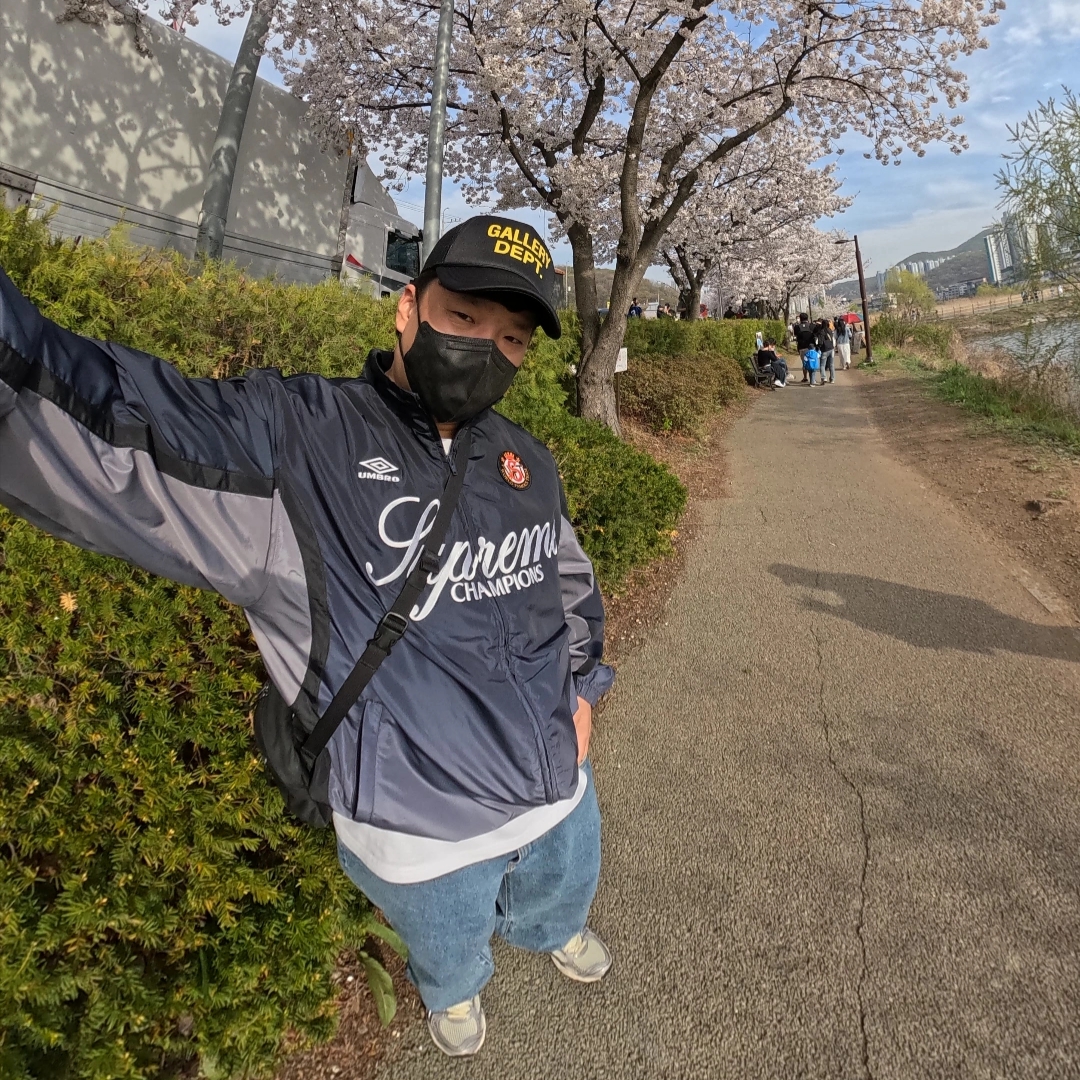 Gallery Dept. GD Trucker Cap Black, Supreme x Umbro Gradient Track Jacket Black - 25FW 착용 스타일