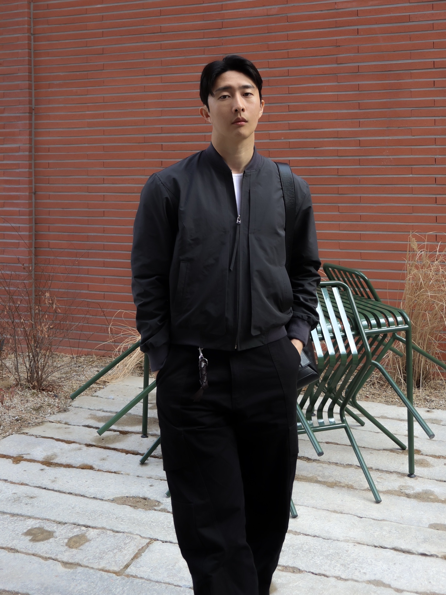 BLR Curved Line Flight Jacket Charcoal 착용 스타일