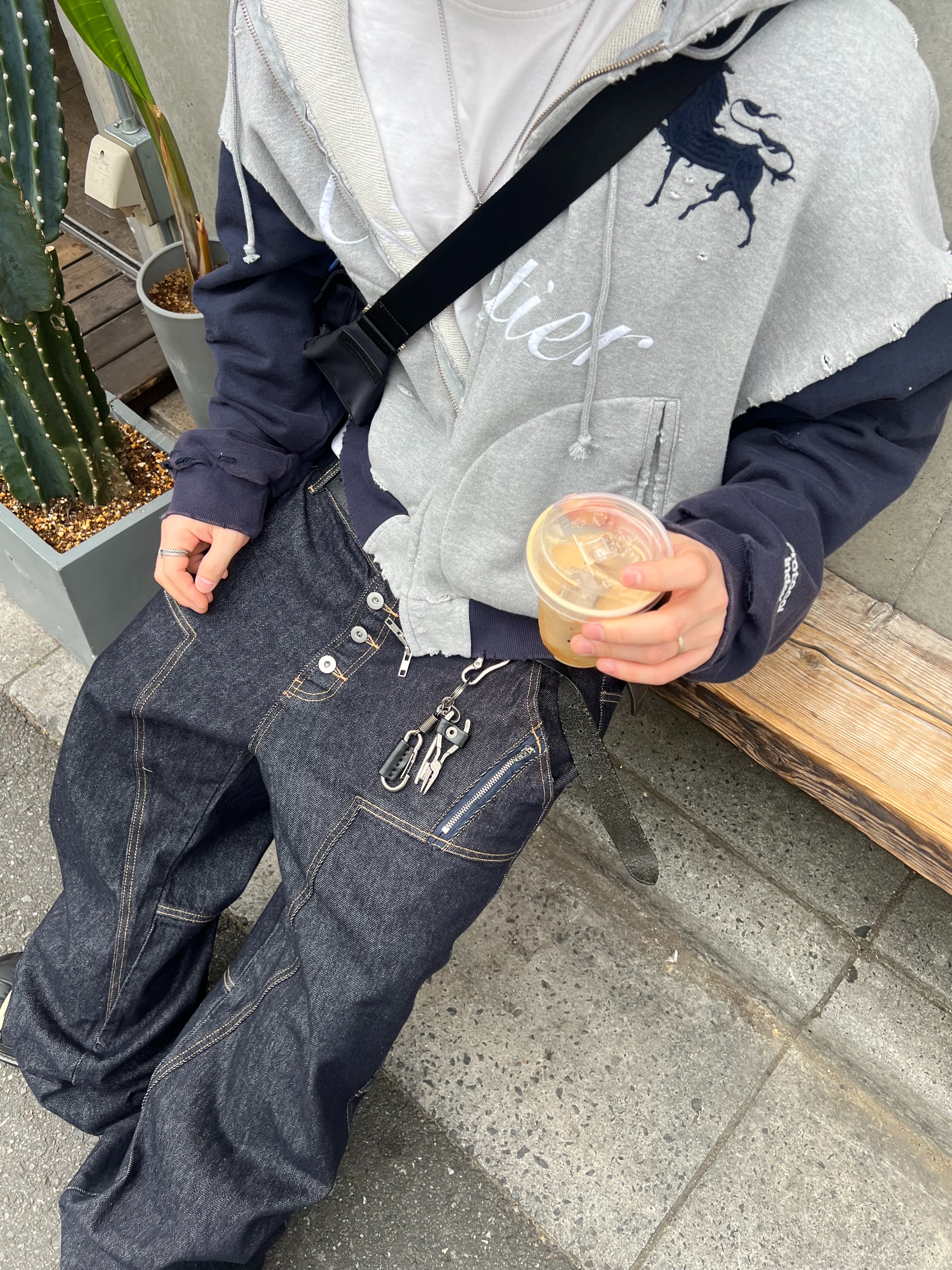 ROARINGRAD Double Obi Zip Denim Pants Indigo, Protocol Index Buttivore Zip Hoodie White Melange 착용 스타일 - 1