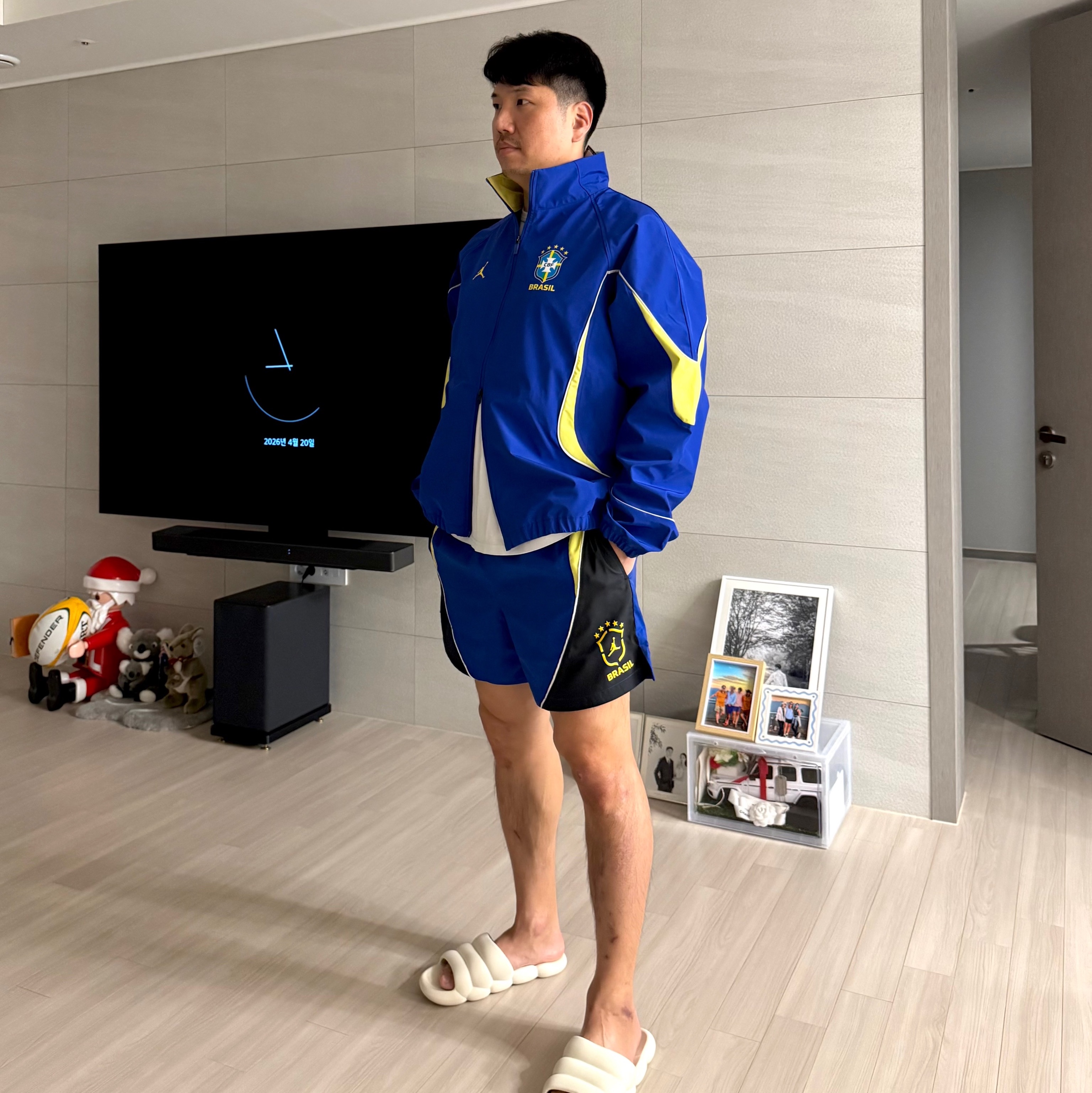 Jordan Brazil 2026 Anthem Jacket Old Royal Yellow Pulse (IF3896-417) (Non Marking Ver.) 착용 스타일