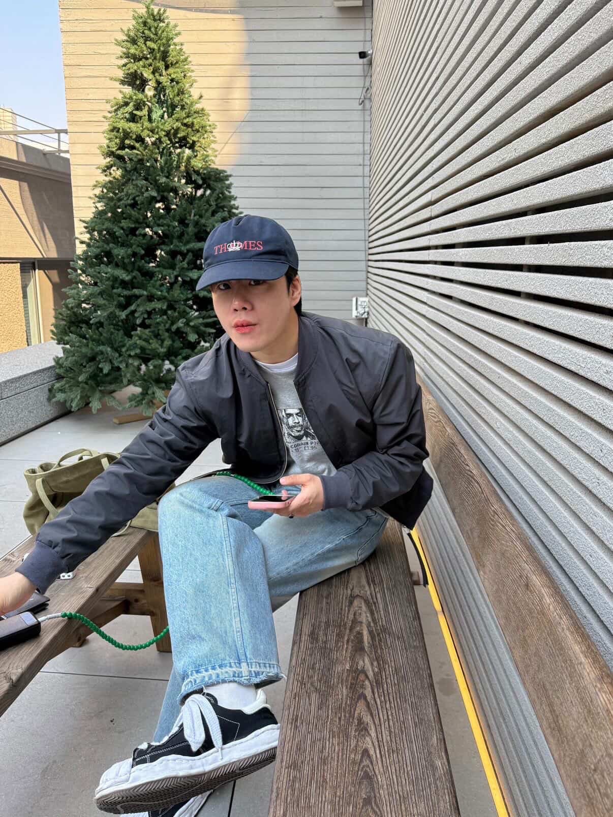 BLR Curved Line Flight Jacket Charcoal 착용 스타일