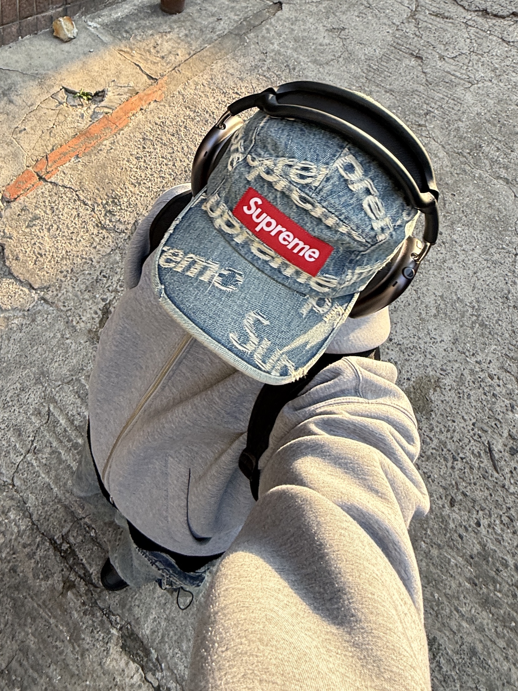 Nike x Supreme Air Force 1 Low Black, Arc'teryx Heliad 15 Backpack Black 착용 스타일 - 1