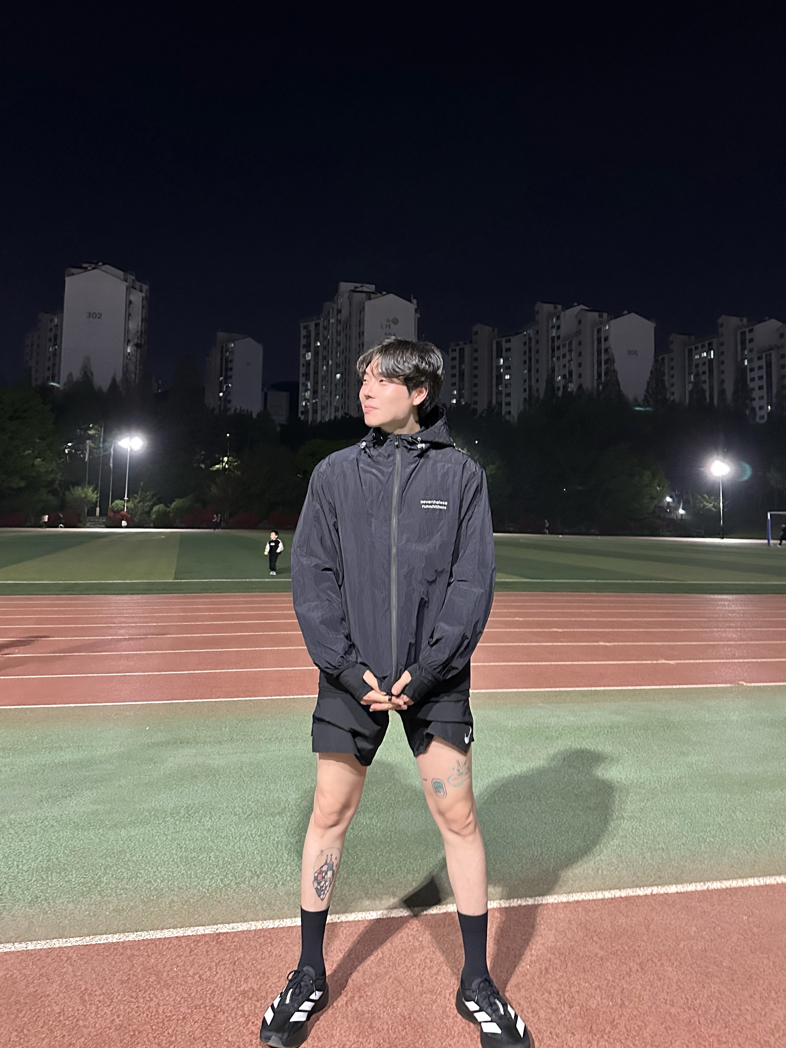 Adidas Adizero EVO SL Core Black Cloud White, [KREAM 단독] runwhither Windbreaker Jacket V2 Black 착용 스타일 - 1
