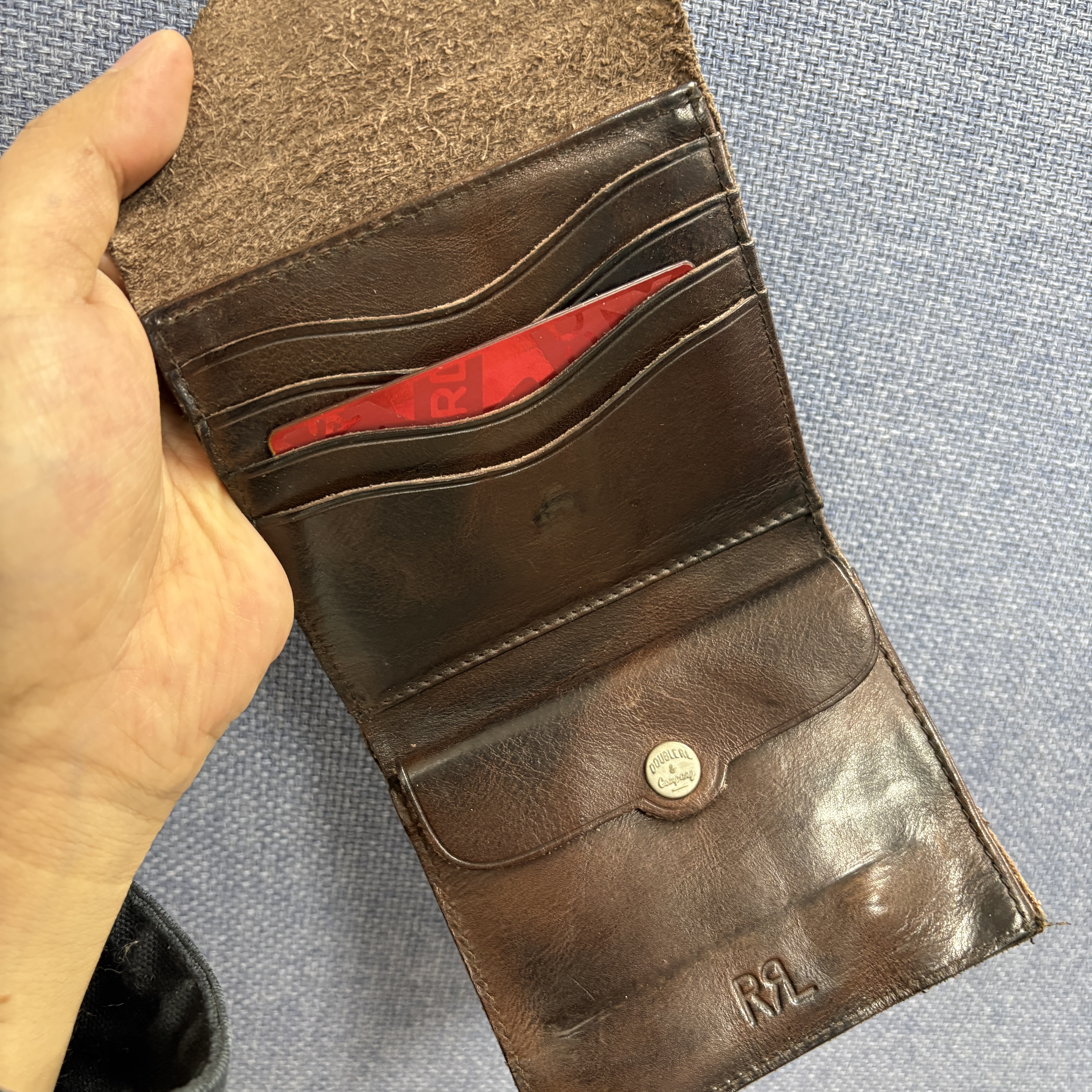 Double RL Concho Leather Wallet Dark Brown 착용 스타일 - 3