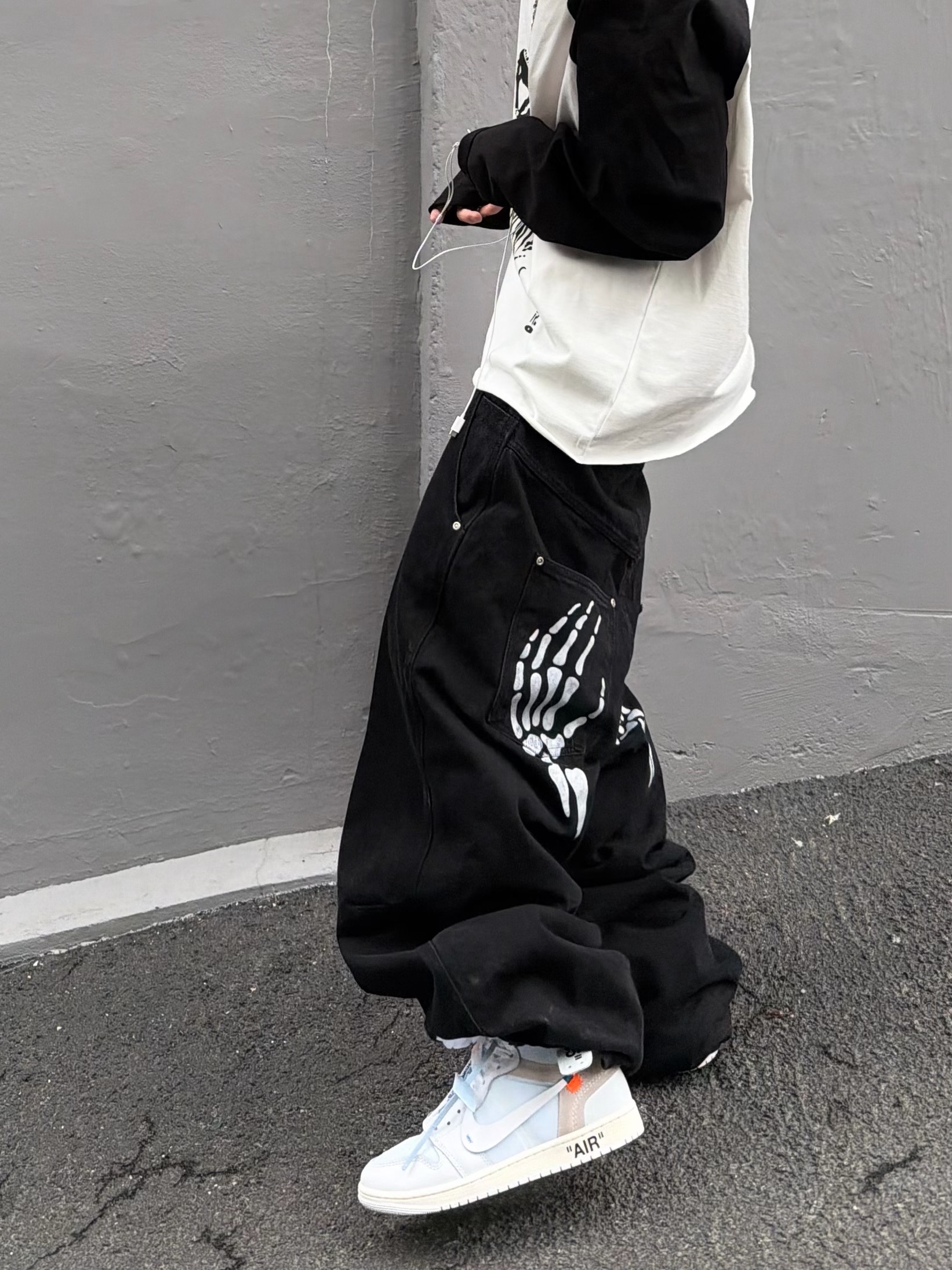 Jordan 1 x Virgil Abloh Archive Retro High Alaska White, Kamien x KOIN SEOUL K Logo Ball Cap Black 착용 스타일 - 2