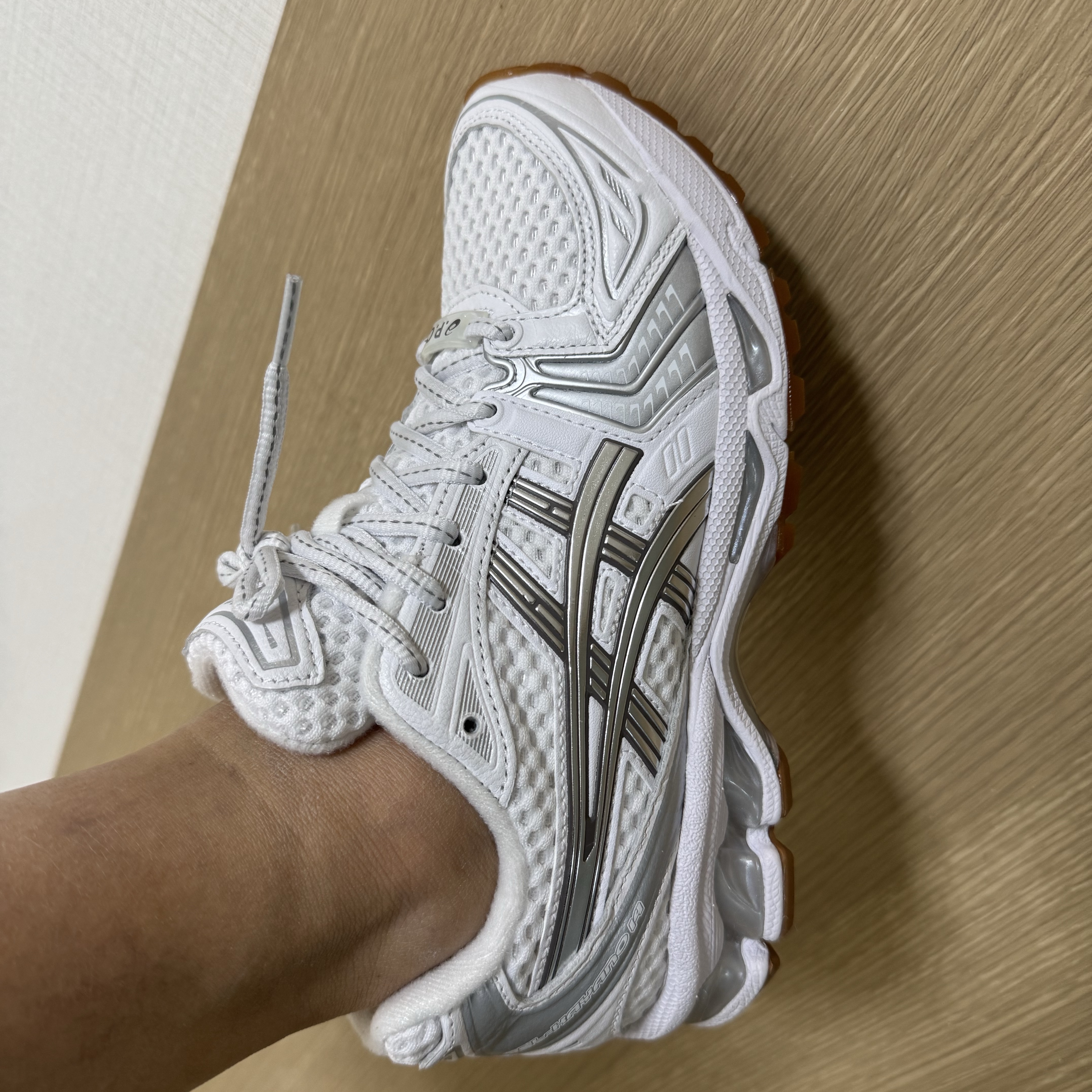 Asics x A.P.C. Gel-Kayano 14 White Pure Silver 착용 스타일