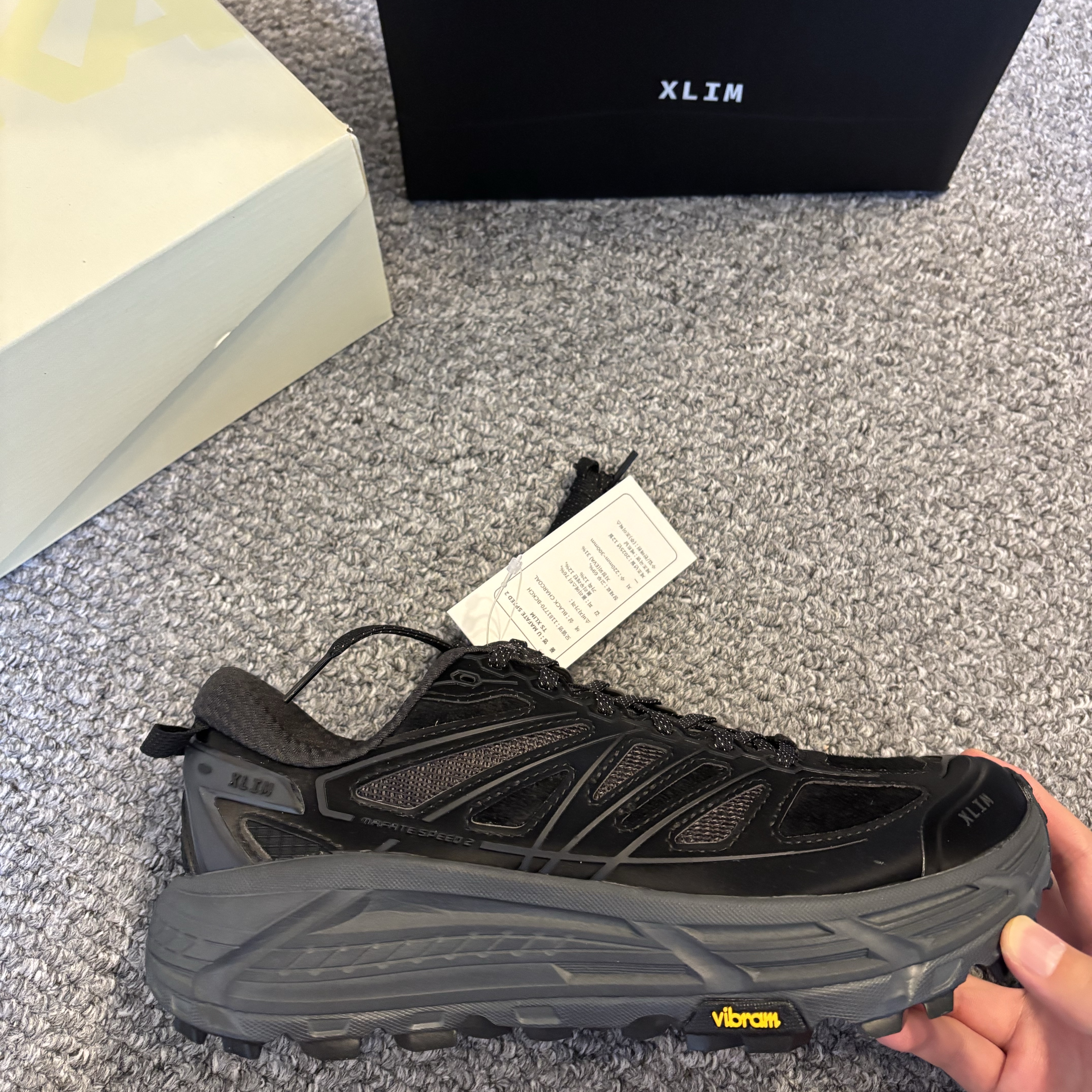 Hoka x Xlim Mafate Speed 2 TS Black Charcoal, Hoka x Xlim Mafate Speed 2 TS Cobalt Blue 착용 스타일 - 3