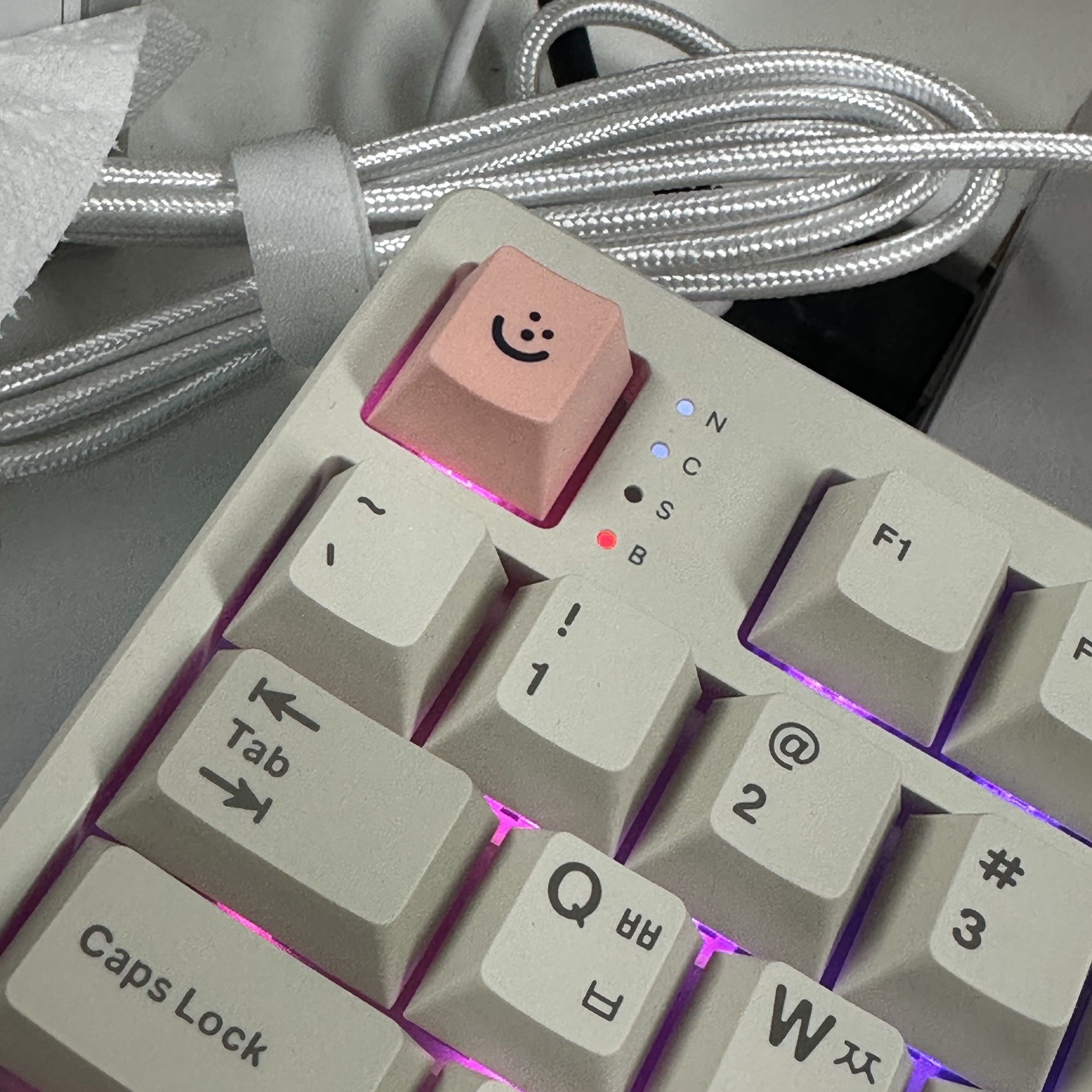 PEBBLE ON THE GOYO108 KEYBOARD 착용 스타일 - 2
