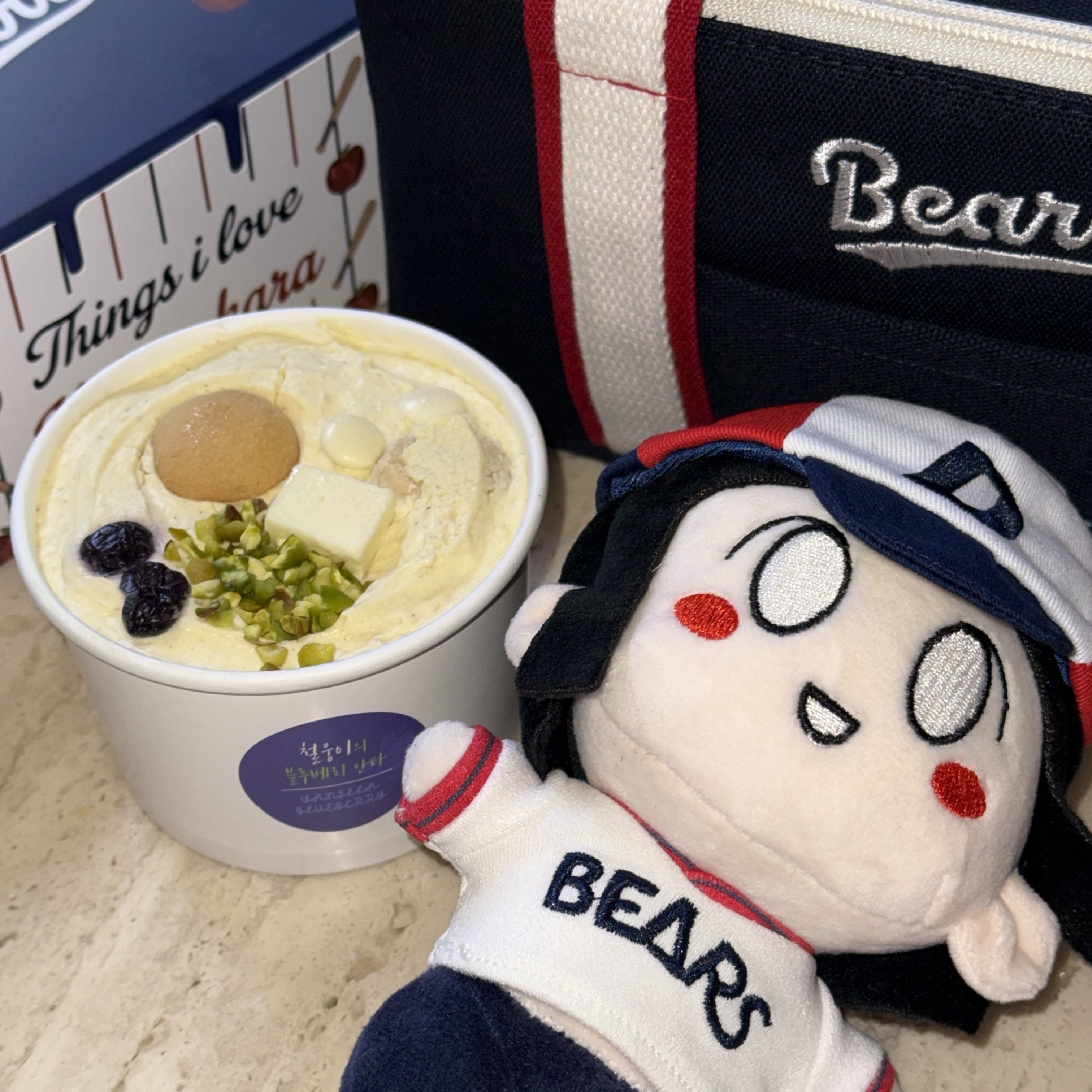 [KREAM 단독] Doosan Bears x Kokorokara Hustle Pudding 2pcs & Kokoro Bear Keyring & Cooler Bag Full Set 착용 스타일 - 6