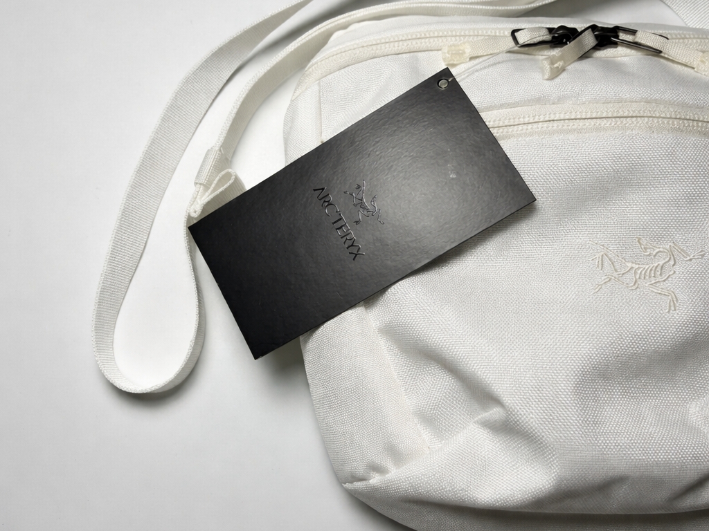 Arc'teryx Mantis 2 Waistpack Whiteout 착용 스타일 - 2