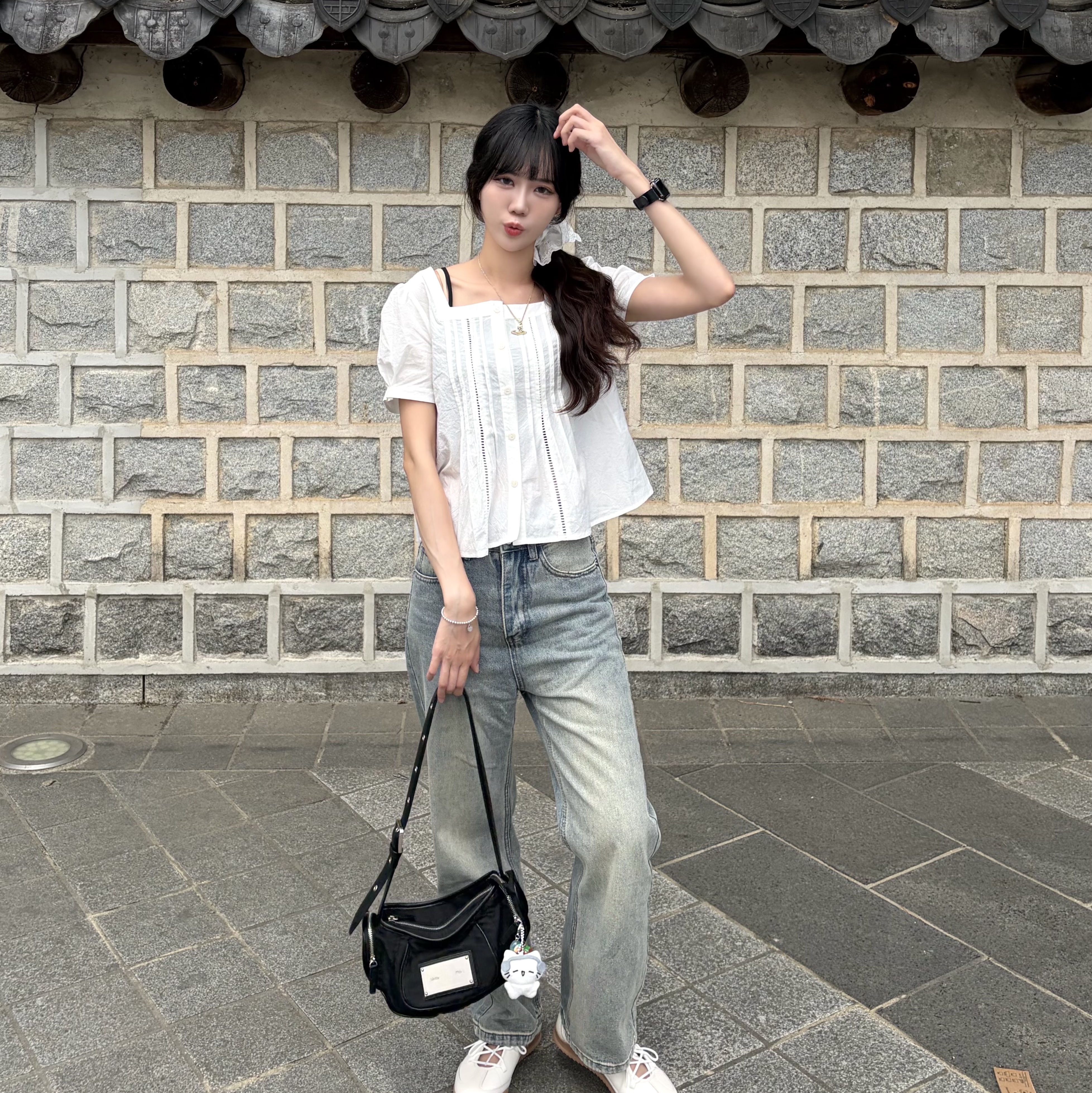 Matin Kim Madeleine Round Bag Black, Vivienne Westwood Mini Bas Relief Pendant Silver 착용 스타일 - 2