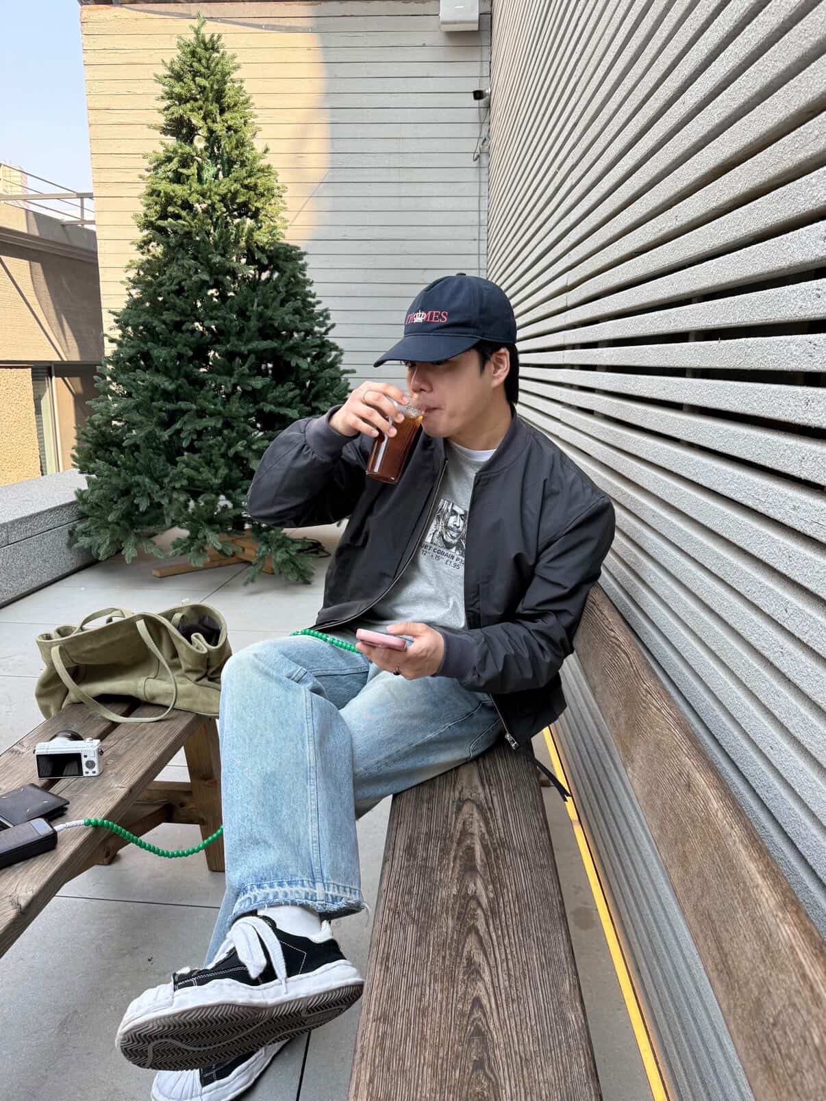 BLR Curved Line Flight Jacket Charcoal 착용 스타일
