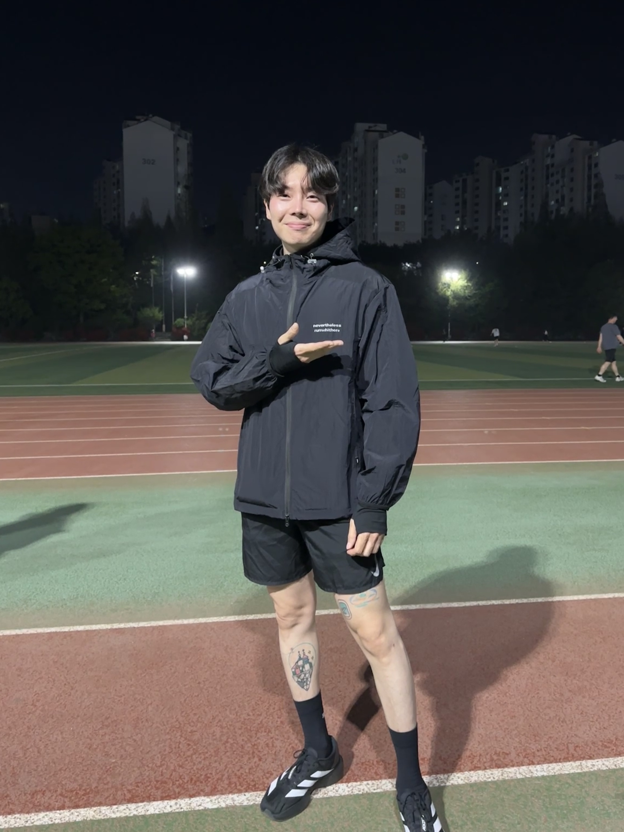 Adidas Adizero EVO SL Core Black Cloud White, [KREAM 단독] runwhither Windbreaker Jacket V2 Black 착용 스타일 - 2