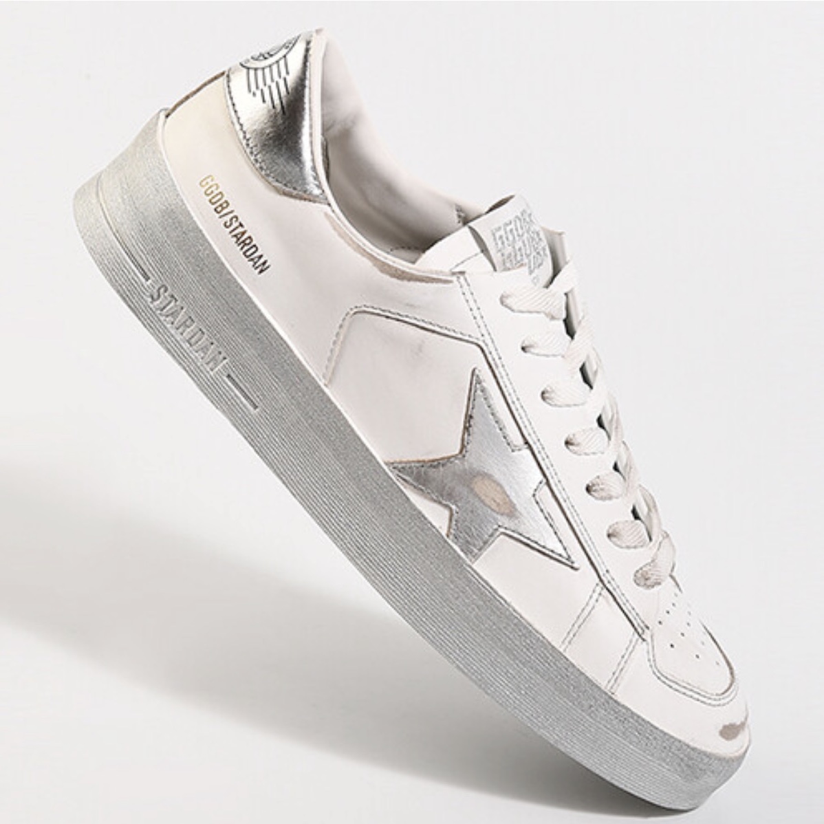 Golden Goose Stardan White Silver Heel Tab Sneakers 착용 스타일