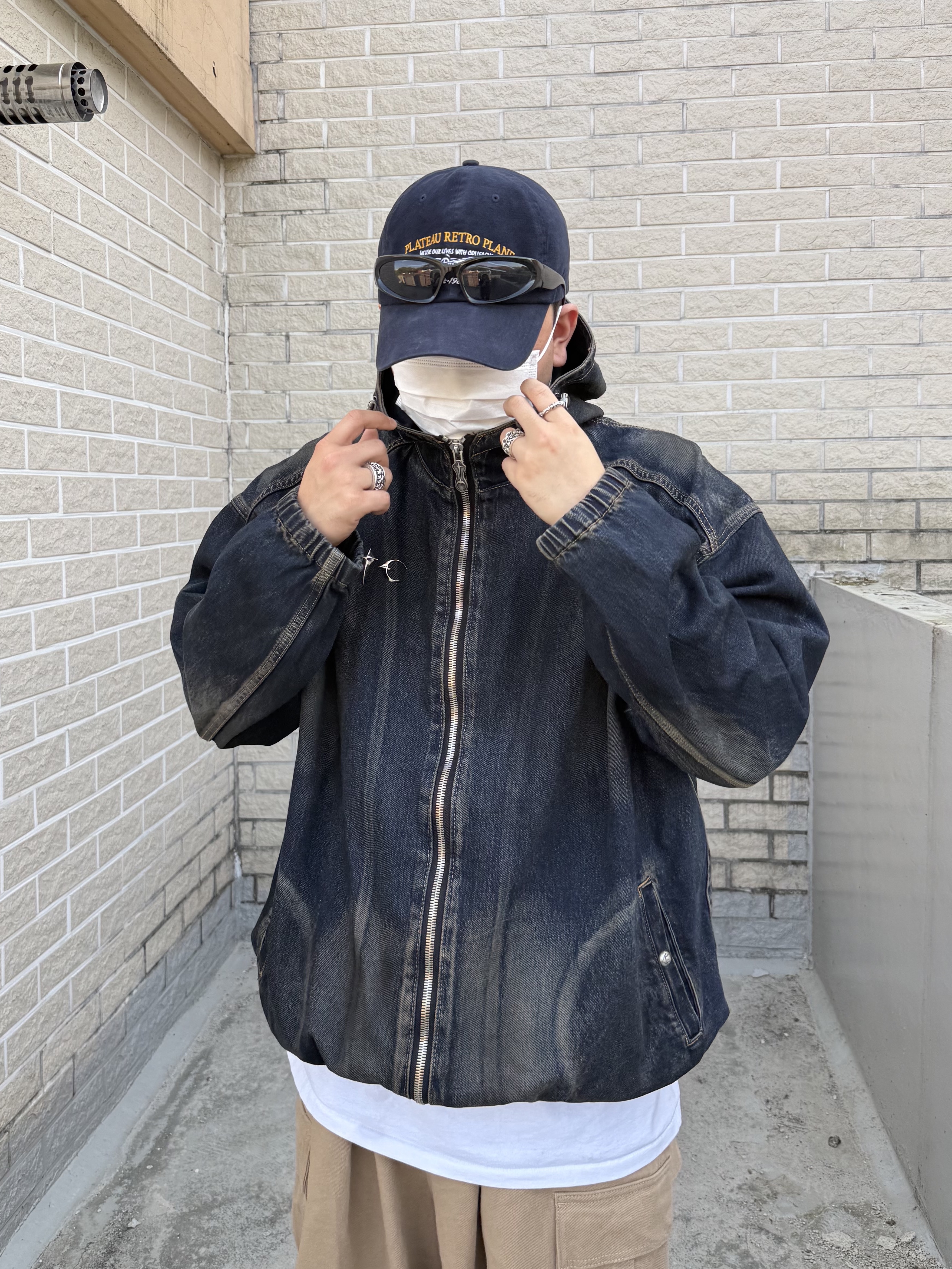 Thug Club Basic Emblem Denim Jacket Blue, Thug Club Basic Emblem Denim Jacket Black 착용 스타일 - 5