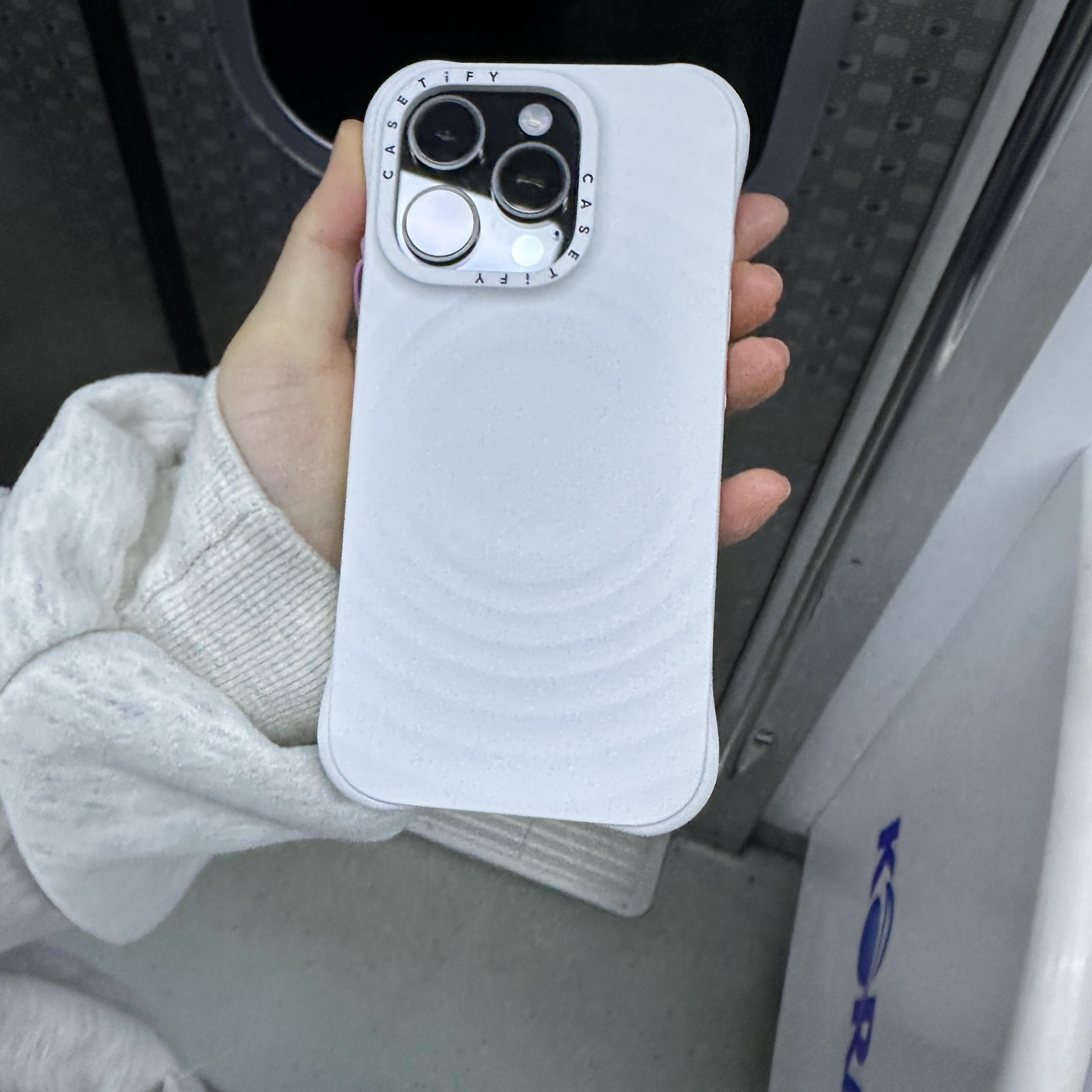 Casetify iPhone MagSafe Ripple Case White 착용 스타일