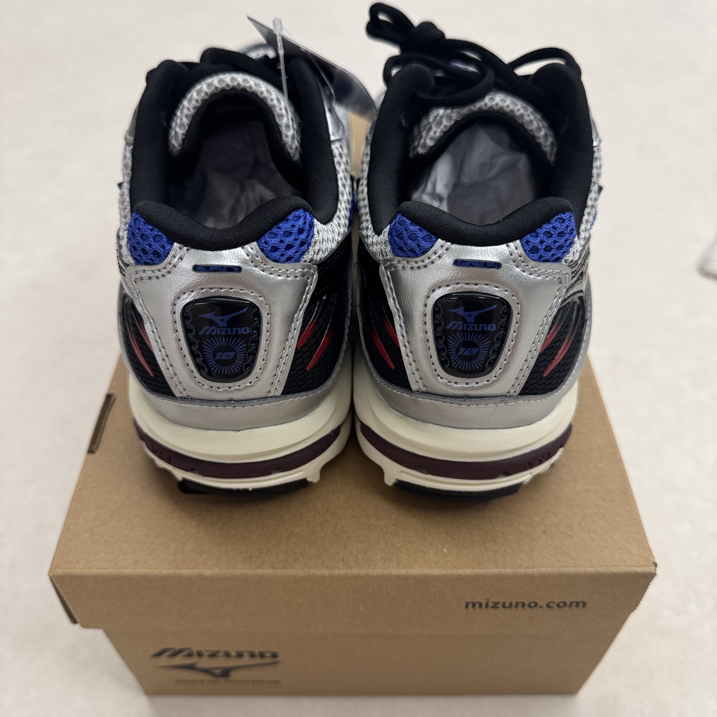 Mizuno Wave Rider 10 Harbor Mist Black 착용 스타일 - 2