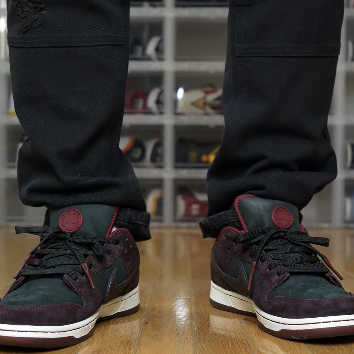 Nike x Riot Skateshop SB Dunk Low Pro Mahogany and Team Red 착용 스타일