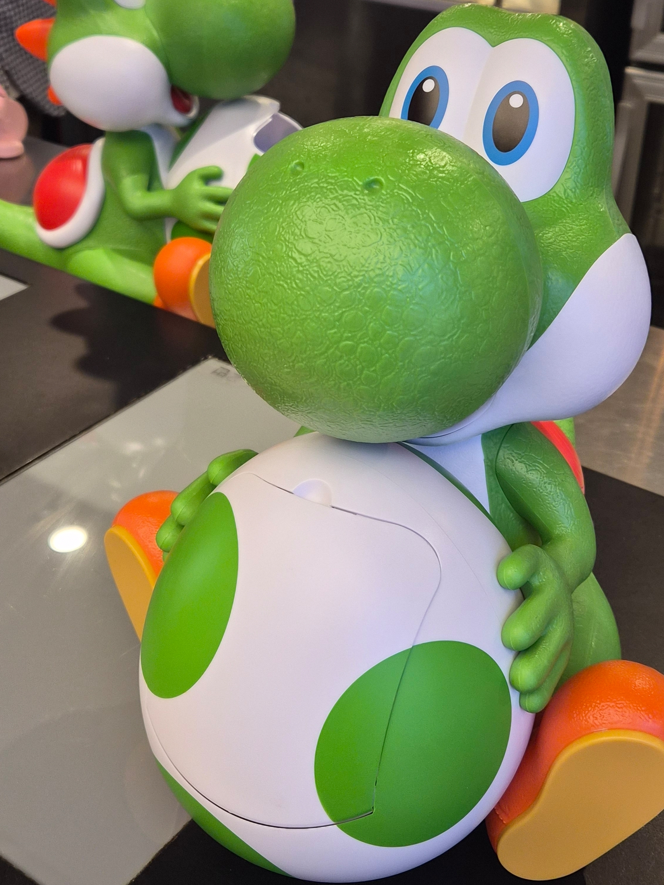 CGV x Super Mario Yoshi Popcorn Bucket 착용 스타일