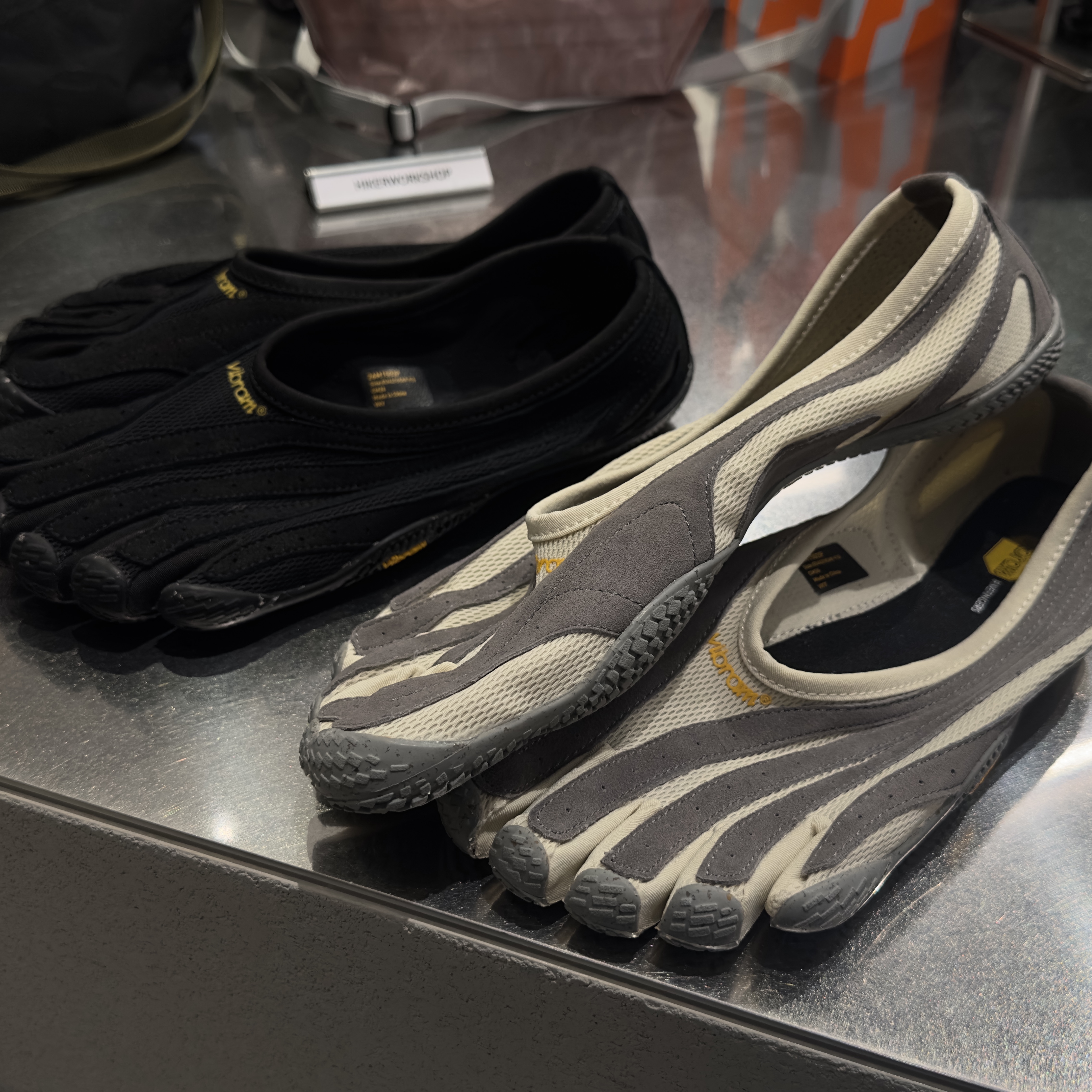 (W) Vibram Fivefingers Jaya Evo Triple Black, (W) Vibram Fivefingers Jaya Evo Butter Grey 착용 스타일 - 1