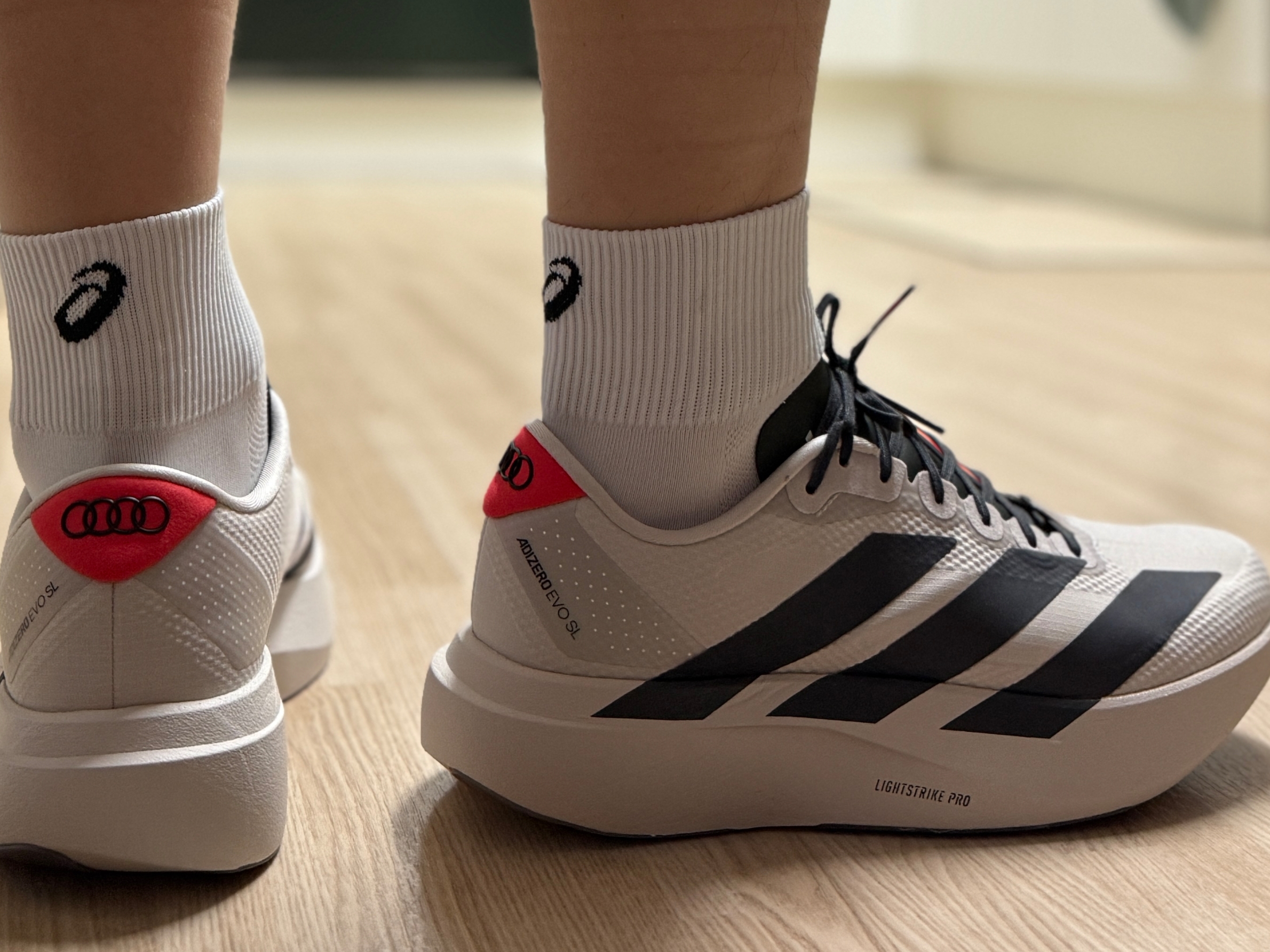 Adidas x Audi Adizero EVO SL Chalk Pearl Utility Black 착용 스타일