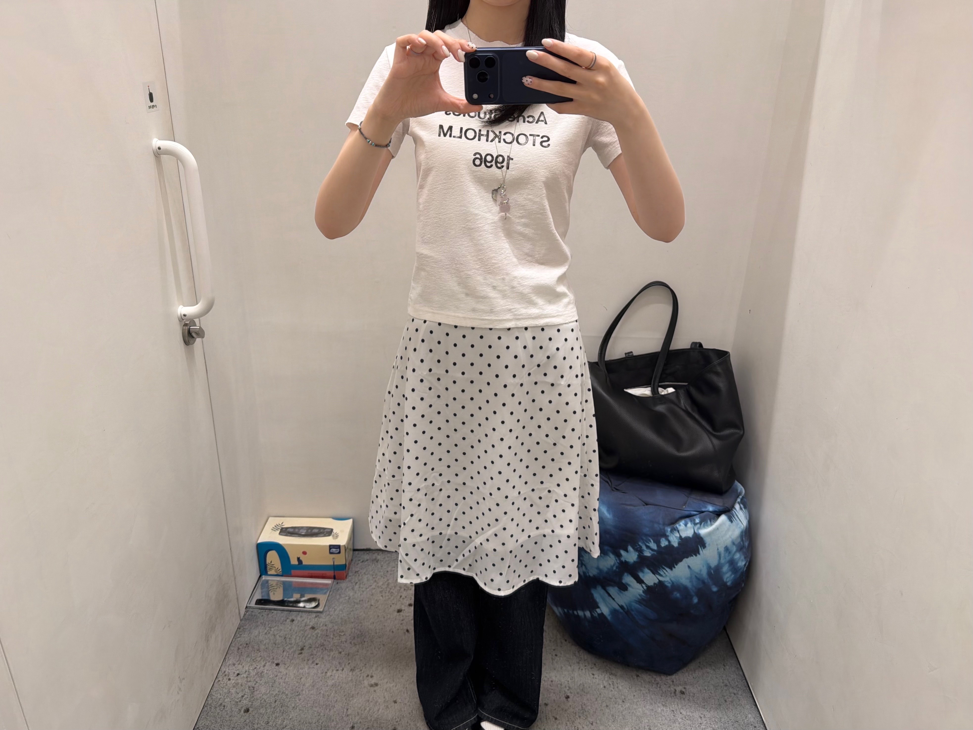 Acne Studios Logo T-Shirt Off White 착용 스타일 - 1