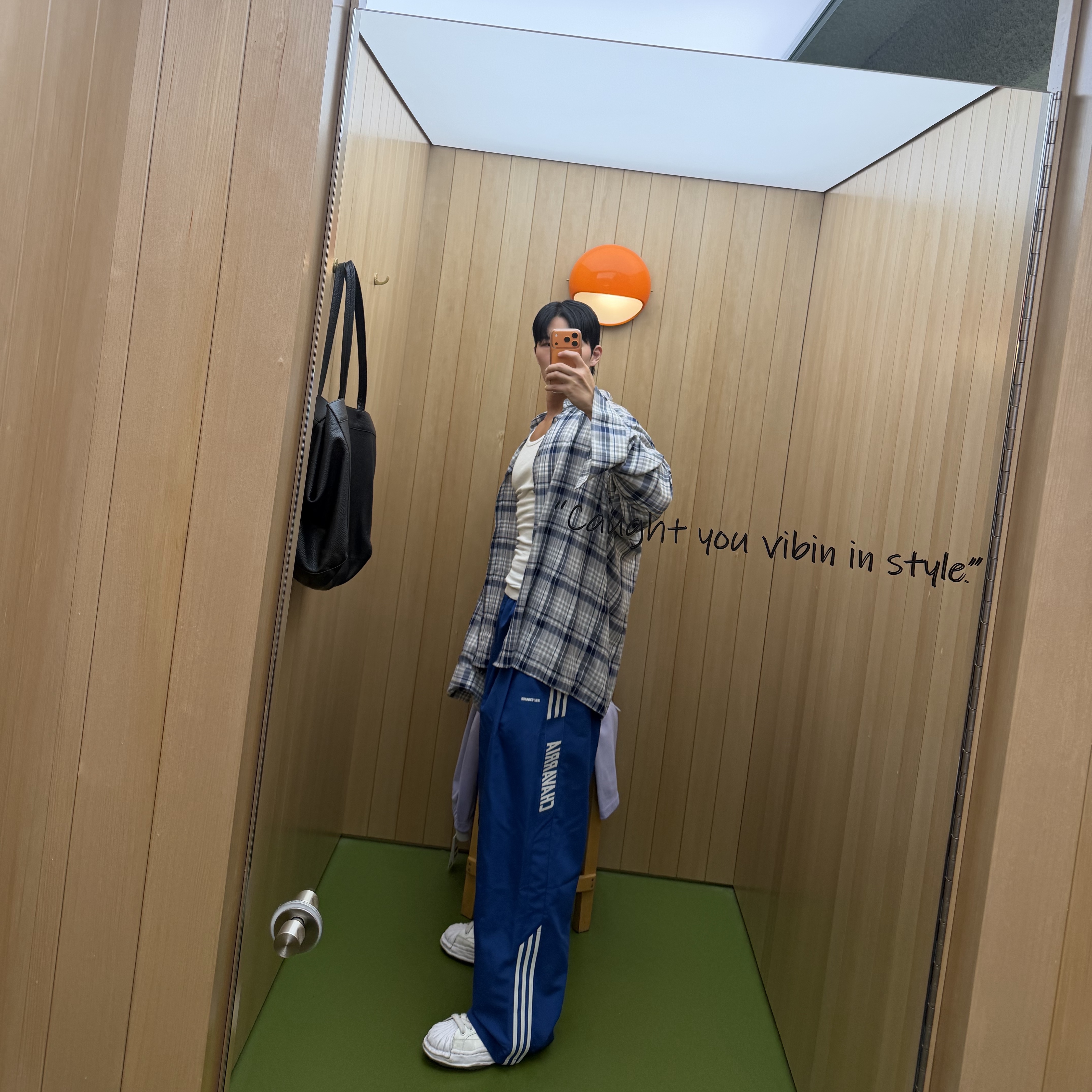 Adidas x Willy Chavarria Knit Track Pants Dark Marine - US Sizing, Maison Mihara Yasuhiro Blakey OG Sole Distressed Canvas Low-top Sneakers White 착용 스타일 - 2