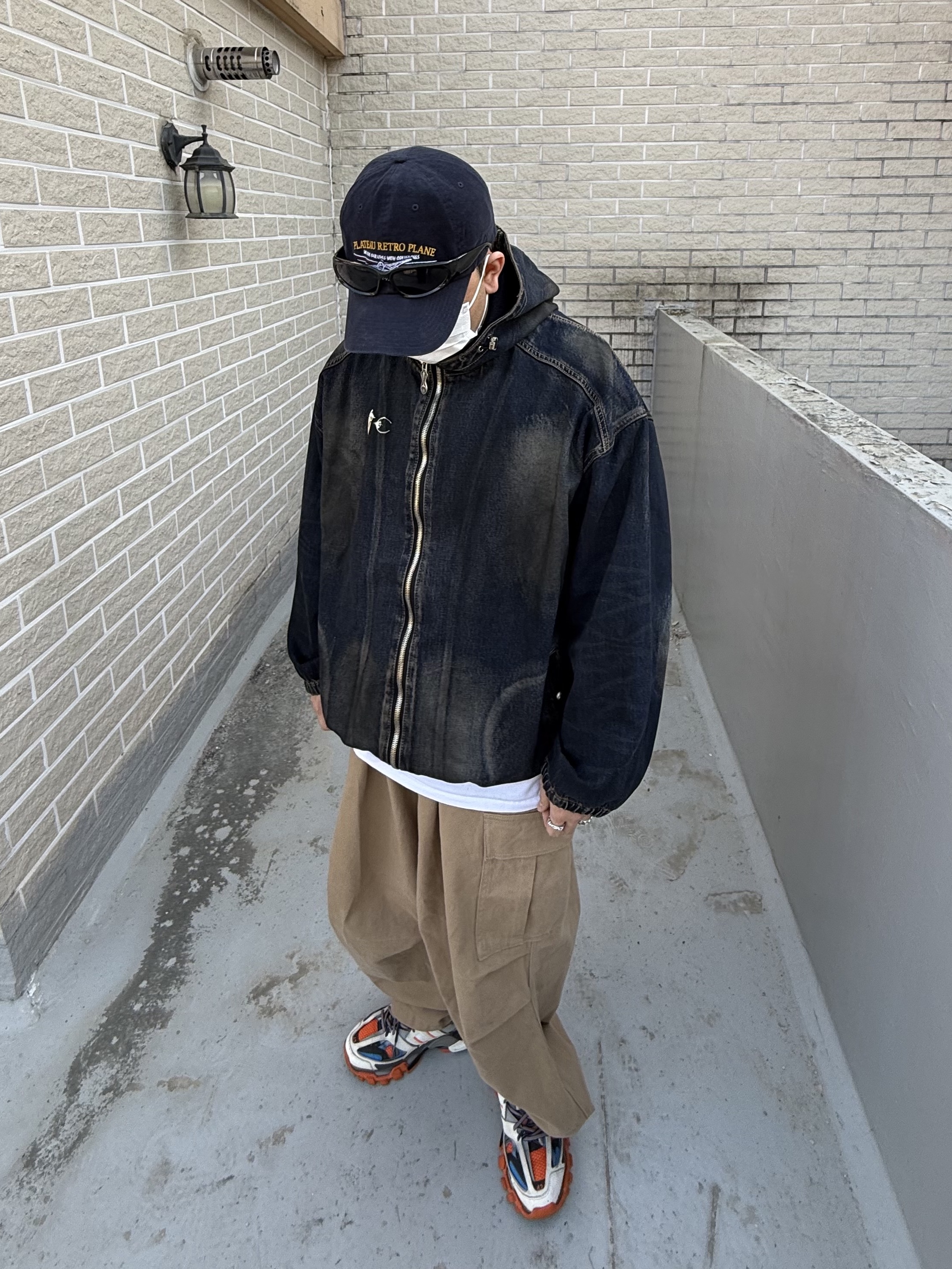 Thug Club Basic Emblem Denim Jacket Blue, Thug Club Basic Emblem Denim Jacket Black 착용 스타일 - 4