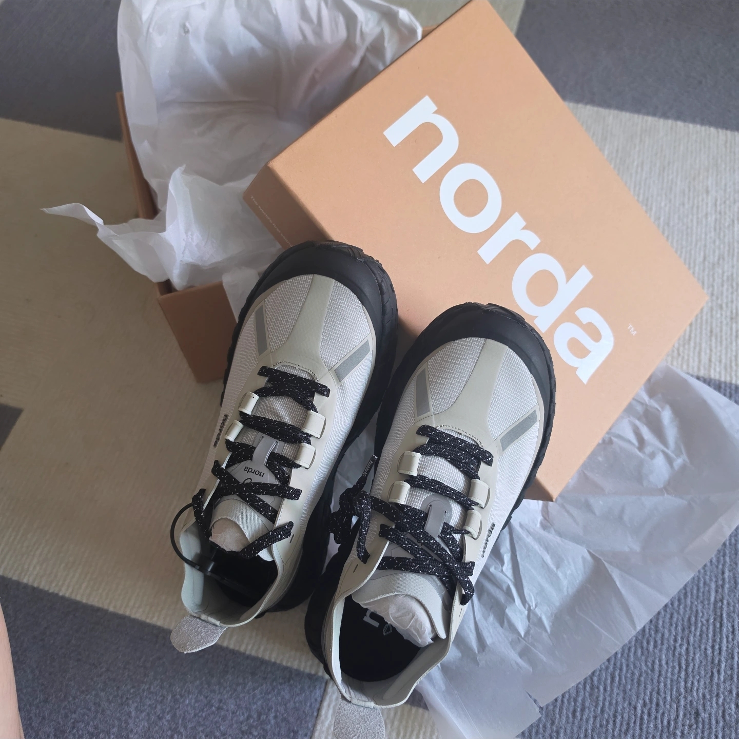 (W) Norda 001/A Cinder 착용 스타일 - 2