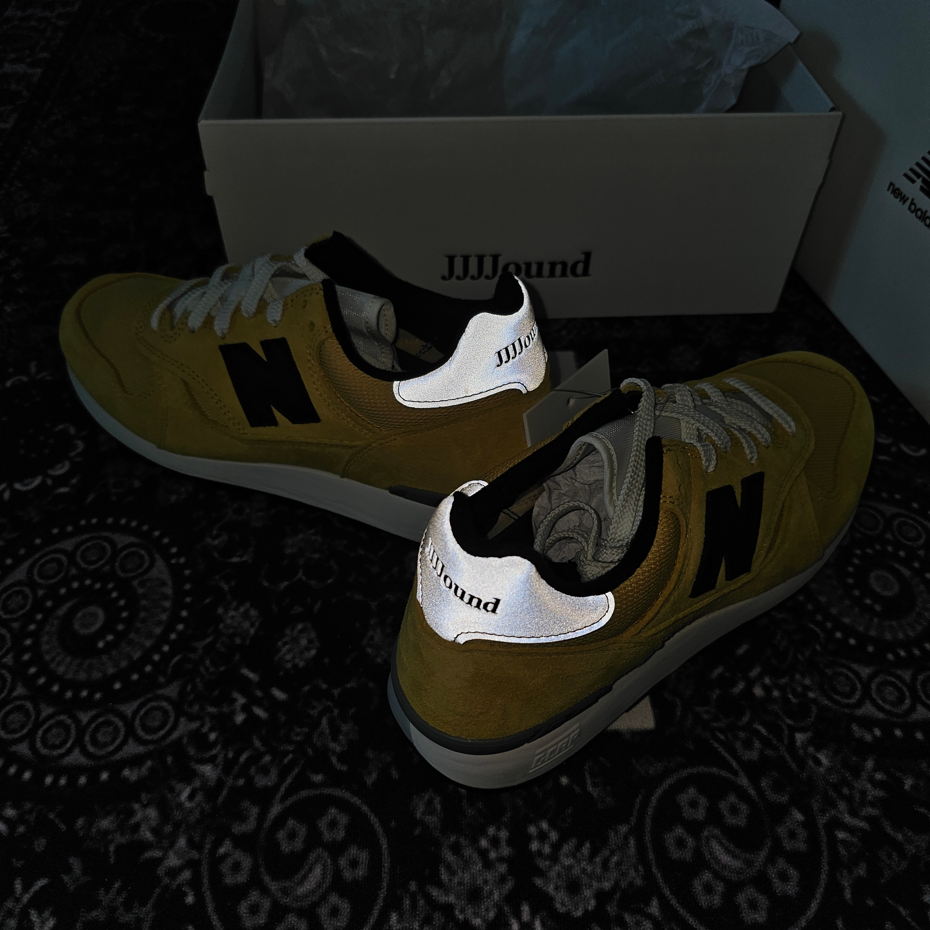 New Balance x JJJJound 475 Yellow White 착용 스타일 - 2