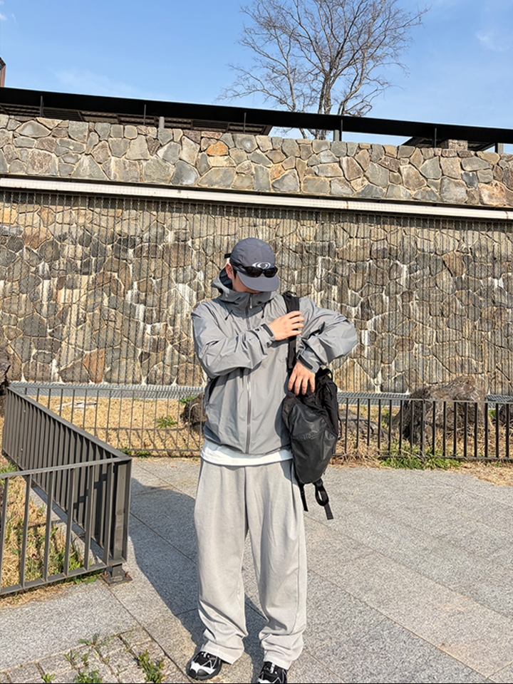 Knitted Pigment Curved Training Pants Stone Grey 착용 스타일 - 1