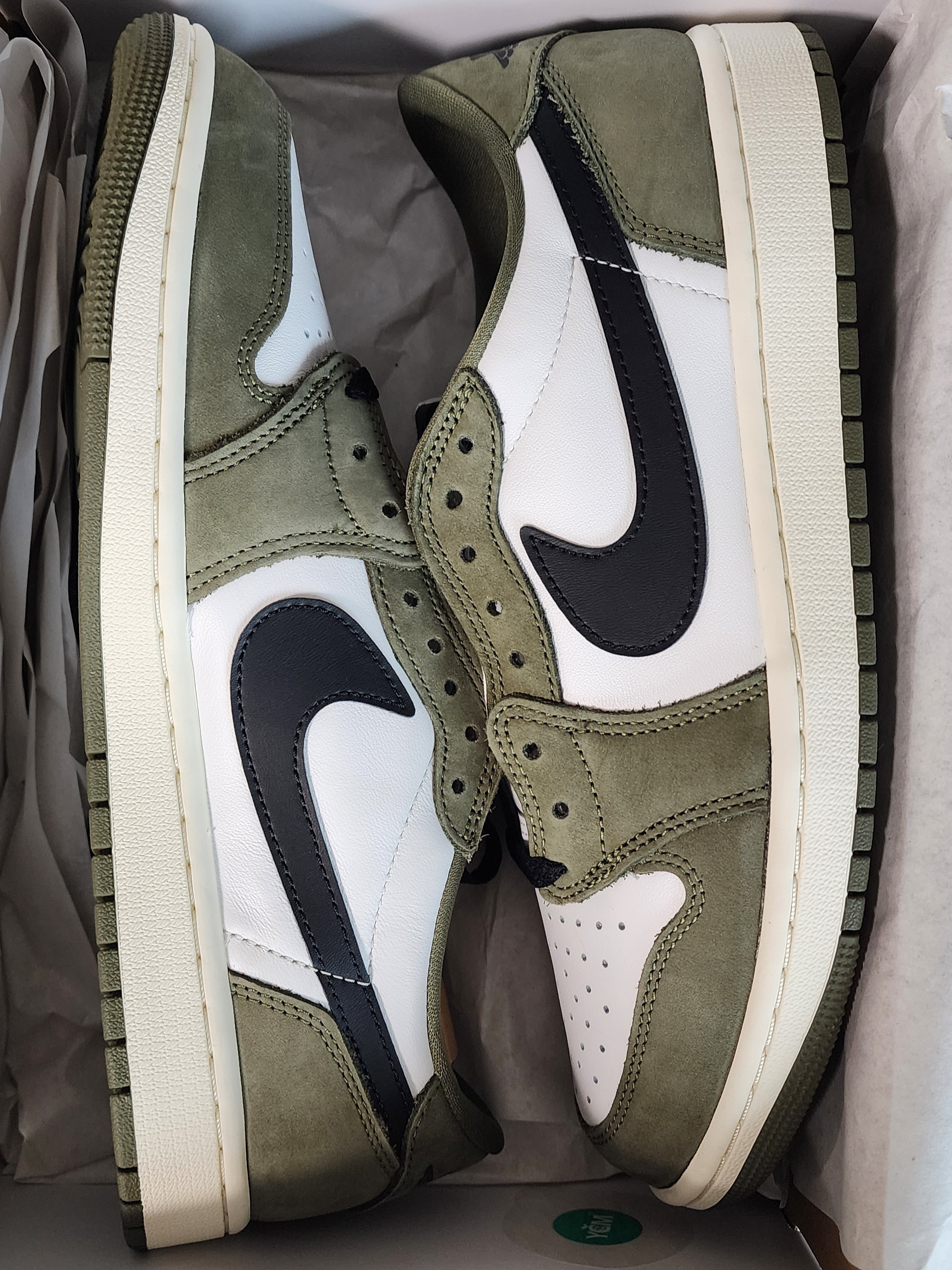 Jordan 1 Retro Low OG Medium Olive and Summit White 착용 스타일