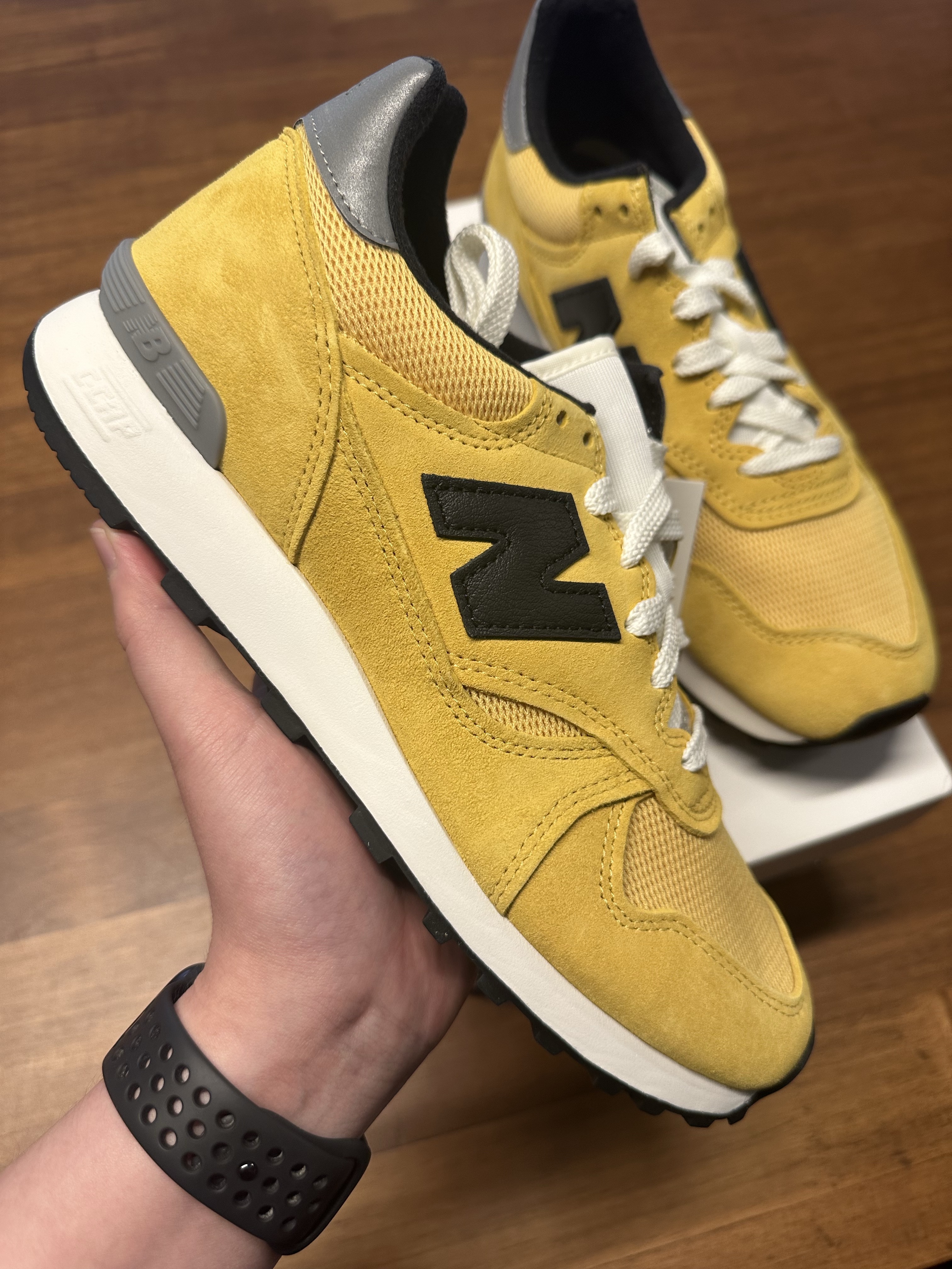 New Balance x JJJJound 475 Yellow White 착용 스타일