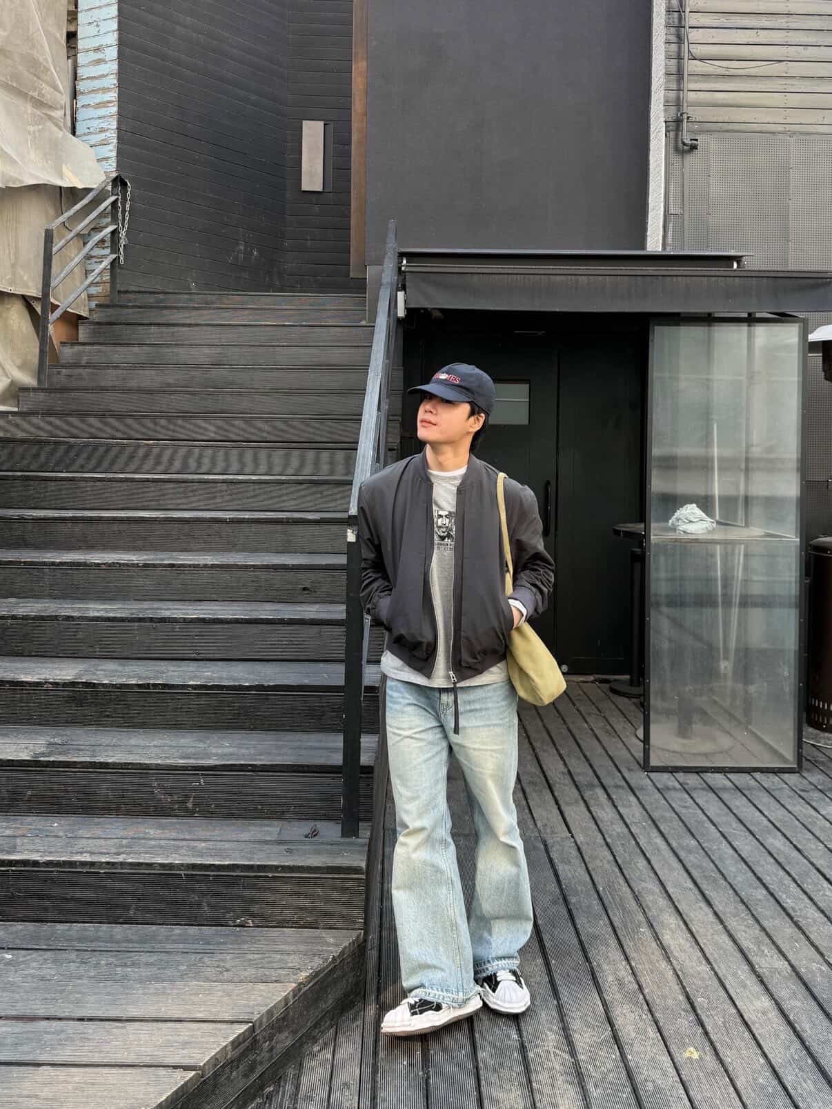 BLR Curved Line Flight Jacket Charcoal 착용 스타일