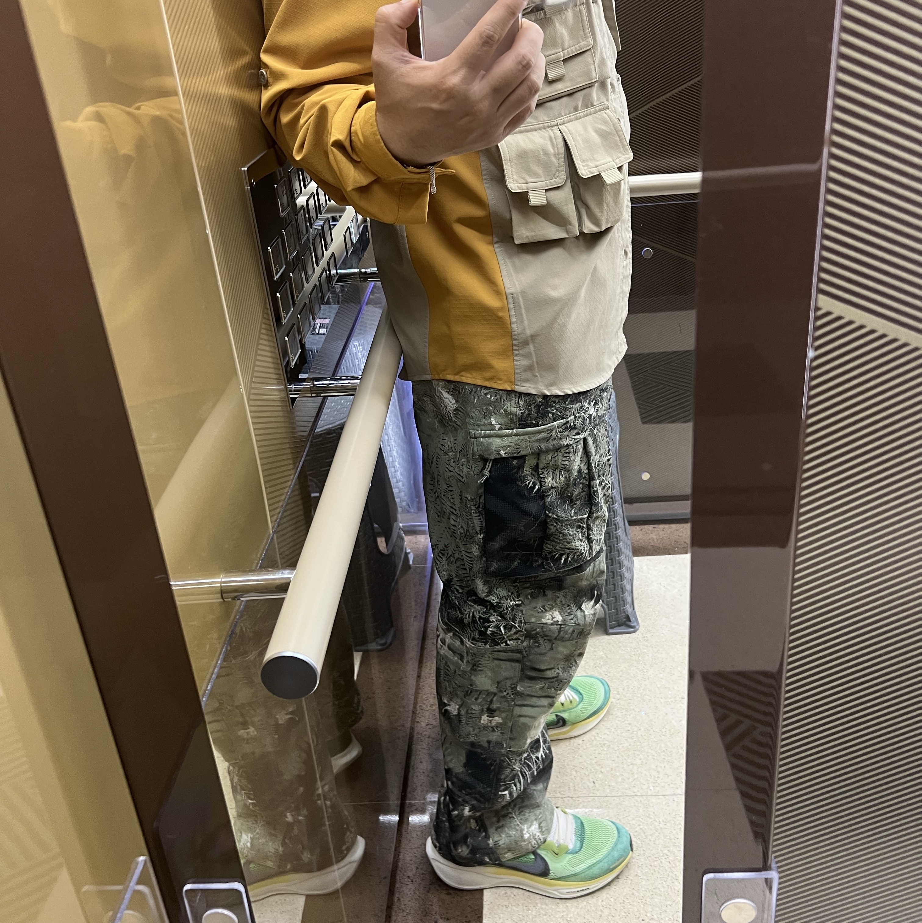 Nike Air Zoom Pegasus 41 Multi Color Vivid Green, Nike ACG Smith Summit Allover Print Cargo Pants Oil Green - Asia 착용 스타일