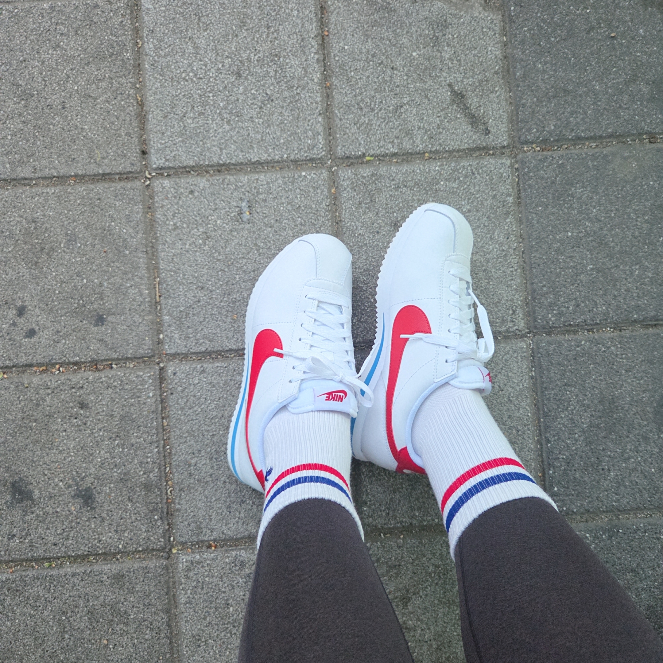 (W) Nike Cortez Leather White Varsity Red 착용 스타일 - 1