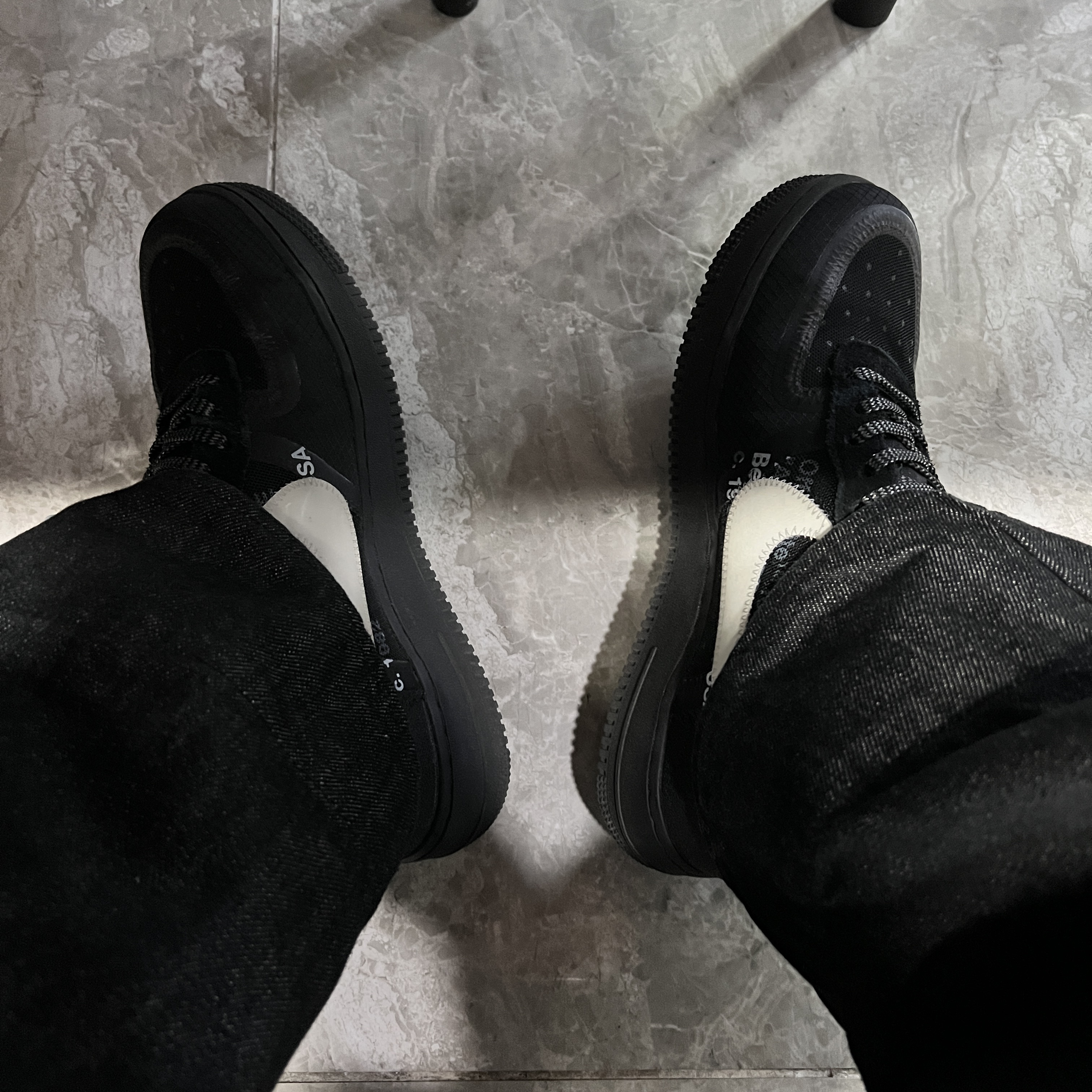 Nike x Off-White Air Force 1 Low Black White 착용 스타일