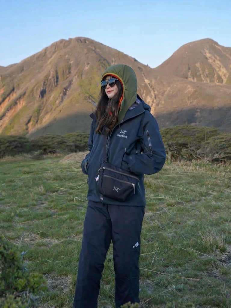 Arc'teryx x Beams Boy Mantis1 Waistpack Cosmic Bloom, Arc'teryx Mantis 2 Waistpack Whiteout 착용 스타일 - 4