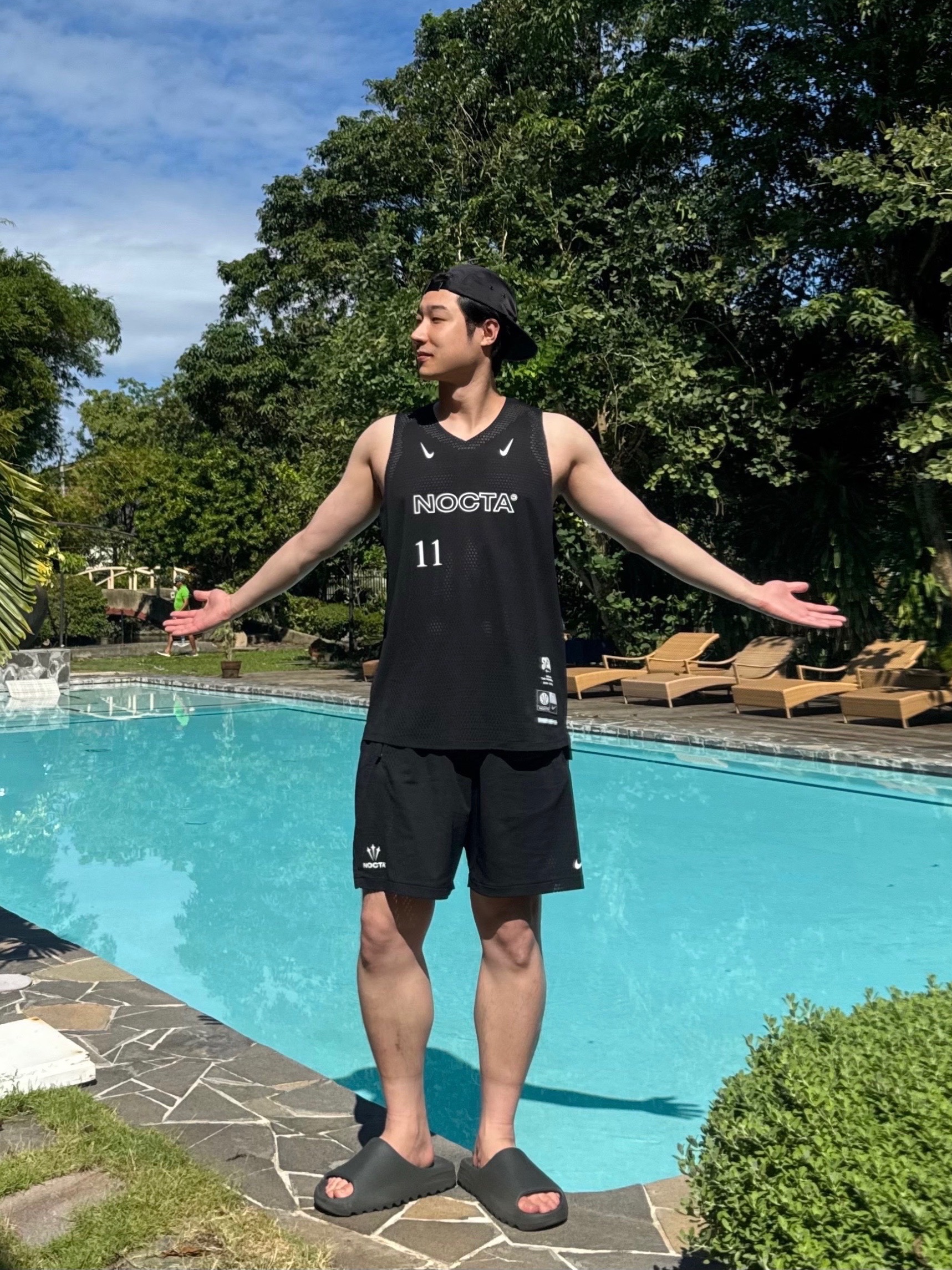 Adidas Yeezy Slide Dark Onyx 2024, Nike x Drake Nocta Basketball Lightweight Shorts Black (DV3651-010) 착용 스타일